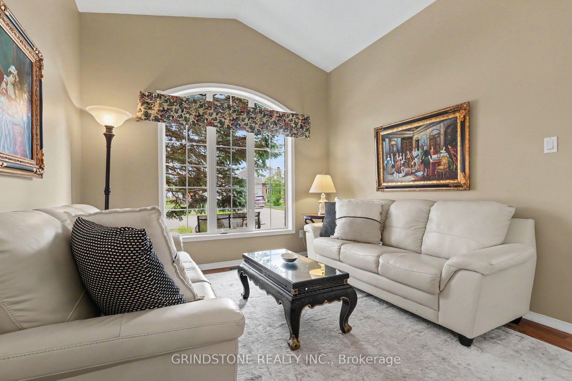 Photo 6 of 852 Paradise Crescent, Ottawa, Fallingbrook/Gardenway South — HOMEH