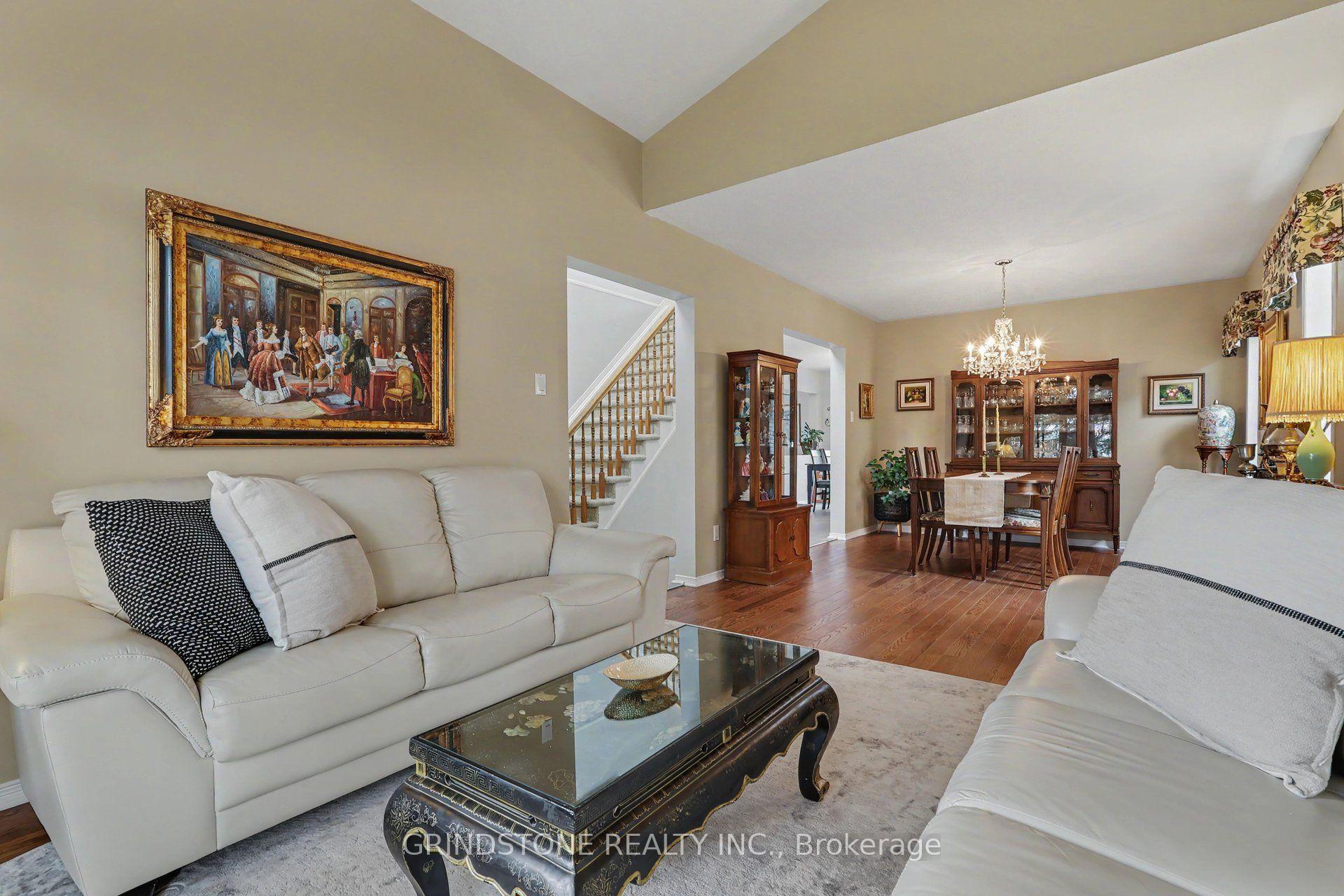 Photo 7 of 852 Paradise Crescent, Ottawa, Fallingbrook/Gardenway South — HOMEH