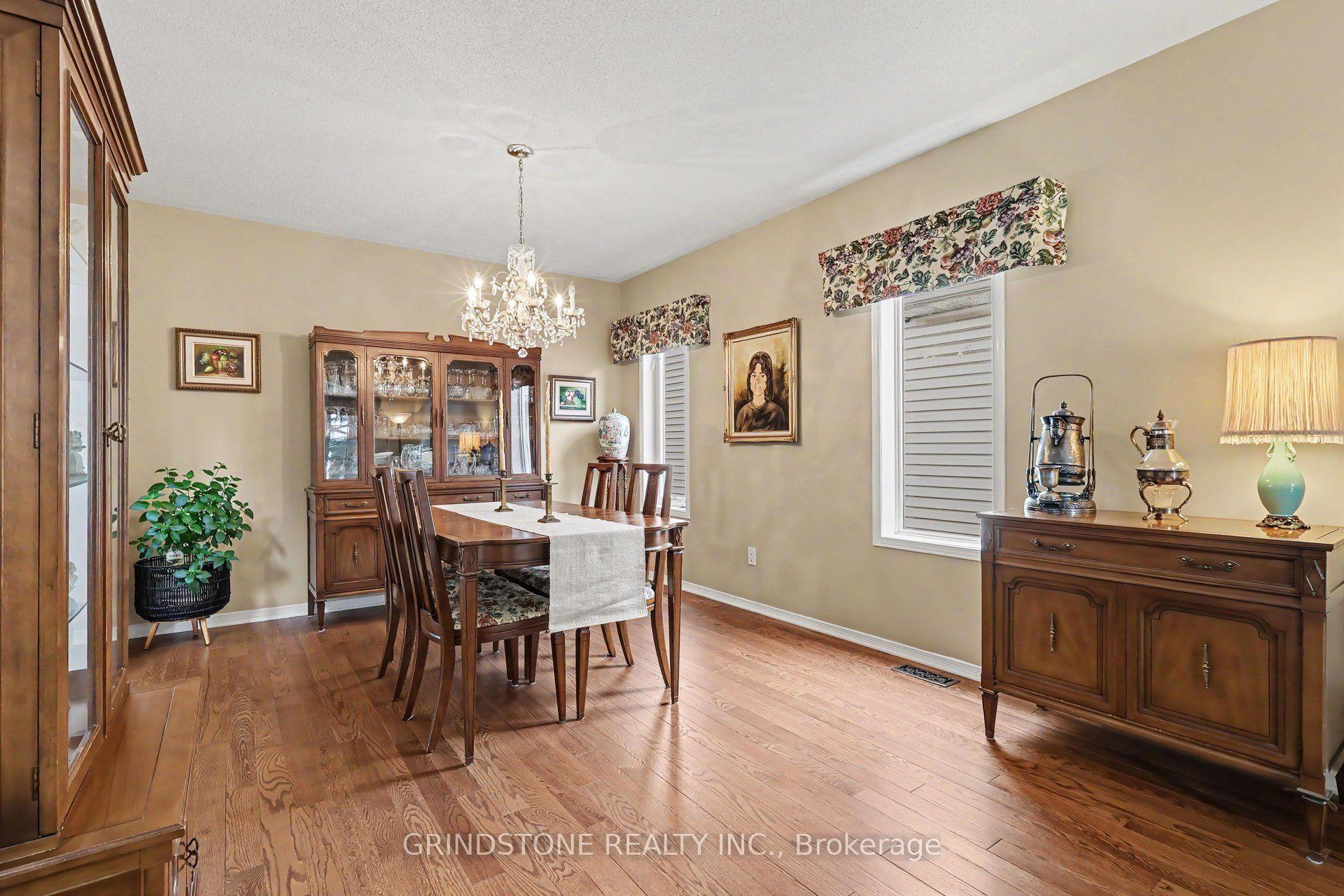 Photo 8 of 852 Paradise Crescent, Ottawa, Fallingbrook/Gardenway South — HOMEH