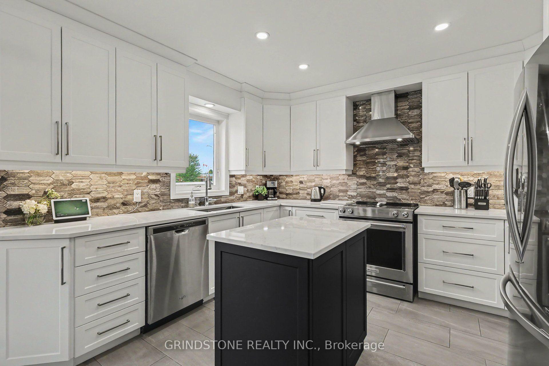 Photo 11 of 852 Paradise Crescent, Ottawa, Fallingbrook/Gardenway South — HOMEH
