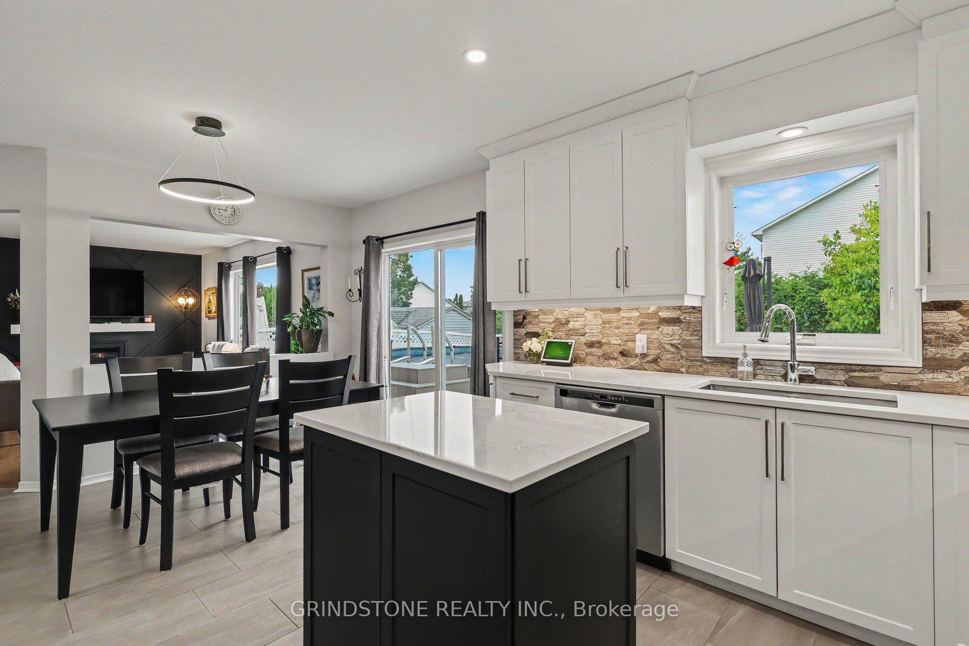 Photo 14 of 852 Paradise Crescent, Ottawa, Fallingbrook/Gardenway South — HOMEH