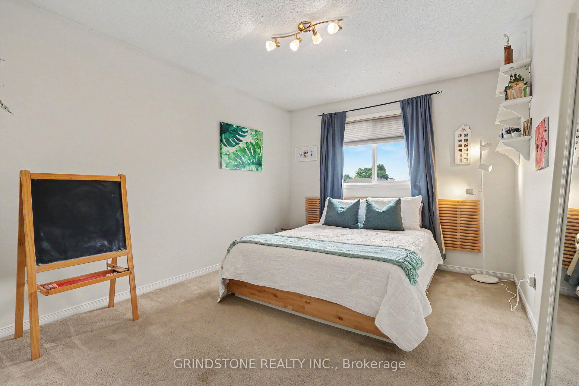 Photo 24 of 852 Paradise Crescent, Ottawa, Fallingbrook/Gardenway South — HOMEH