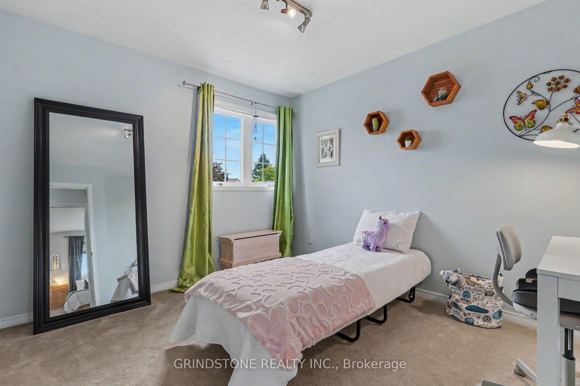 Photo 27 of 852 Paradise Crescent, Ottawa, Fallingbrook/Gardenway South — HOMEH