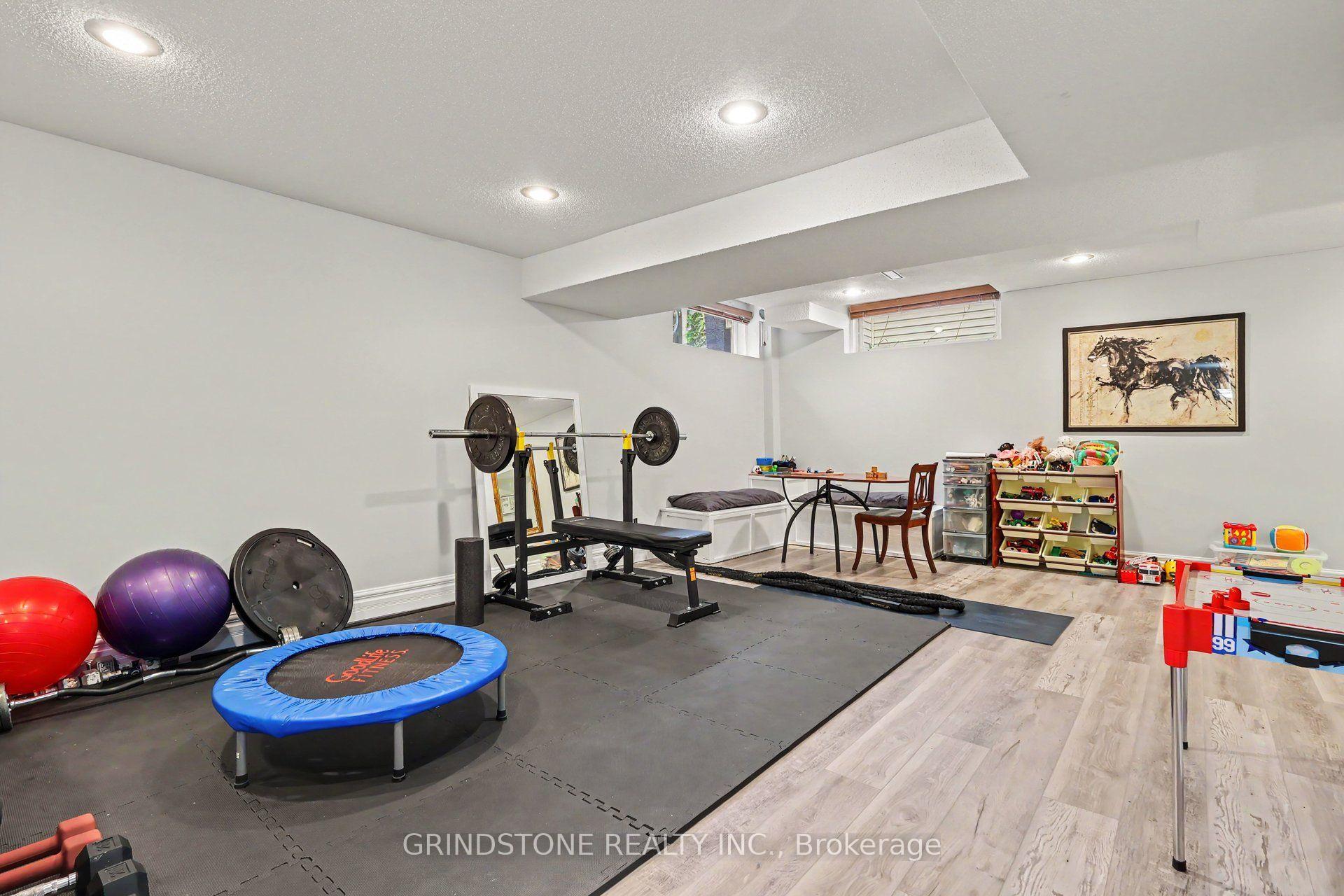 Photo 31 of 852 Paradise Crescent, Ottawa, Fallingbrook/Gardenway South — HOMEH