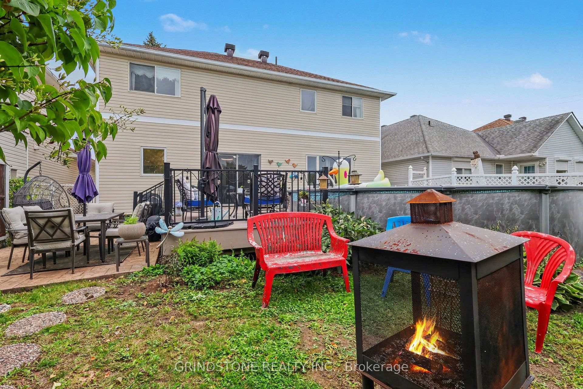 Photo 38 of 852 Paradise Crescent, Ottawa, Fallingbrook/Gardenway South — HOMEH