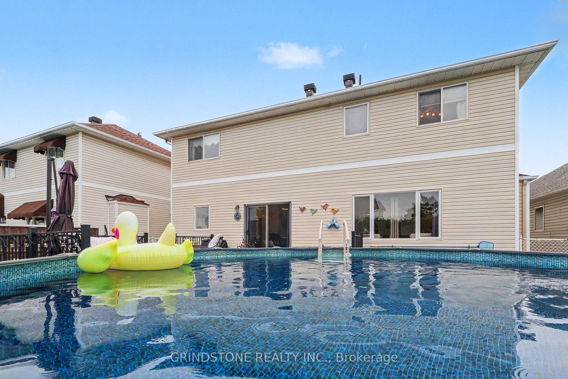 Photo 39 of 852 Paradise Crescent, Ottawa, Fallingbrook/Gardenway South — HOMEH