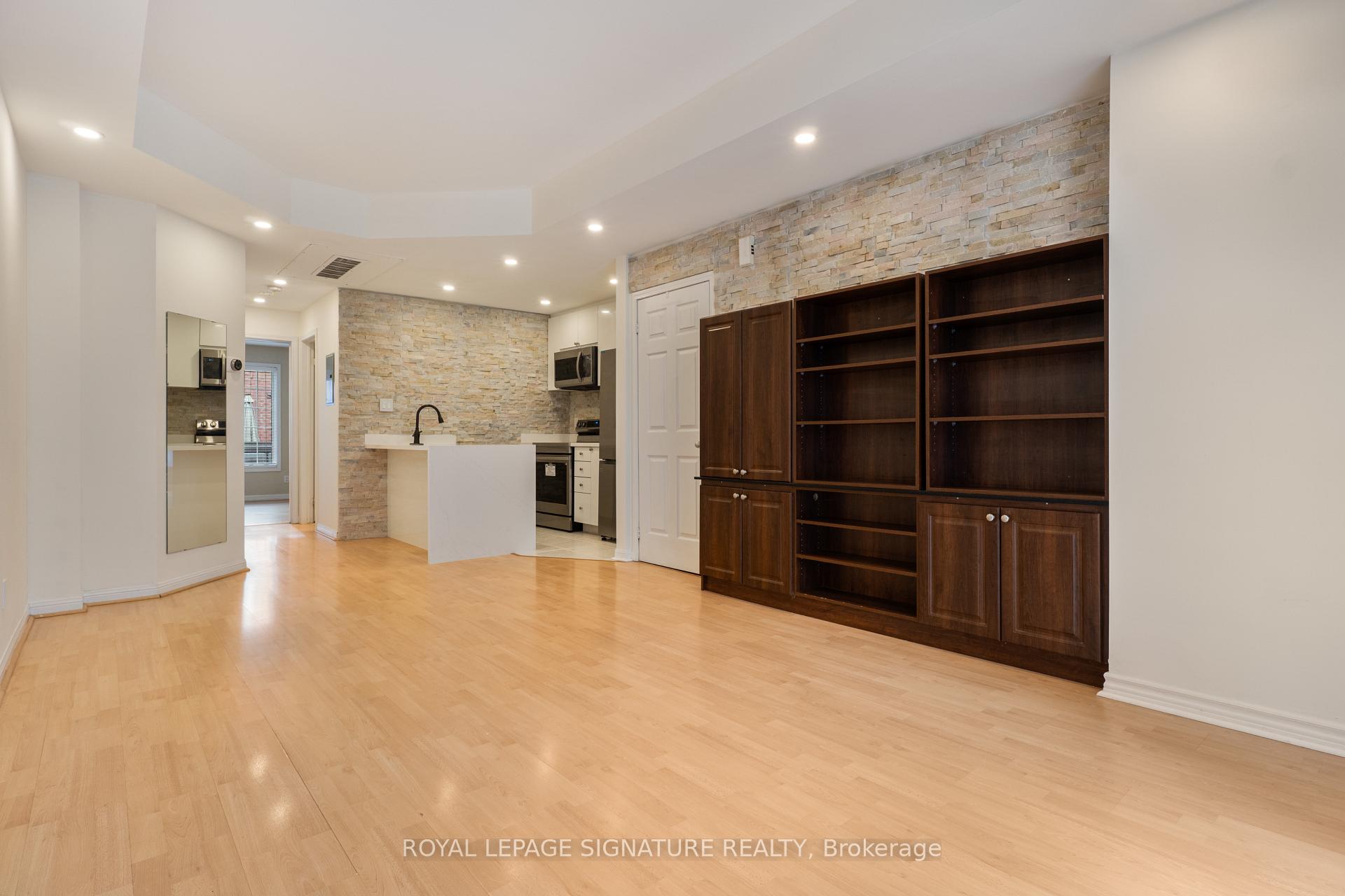 Photo 3 of 11 Niagara Street, Toronto, Waterfront Communities — HOMEH
