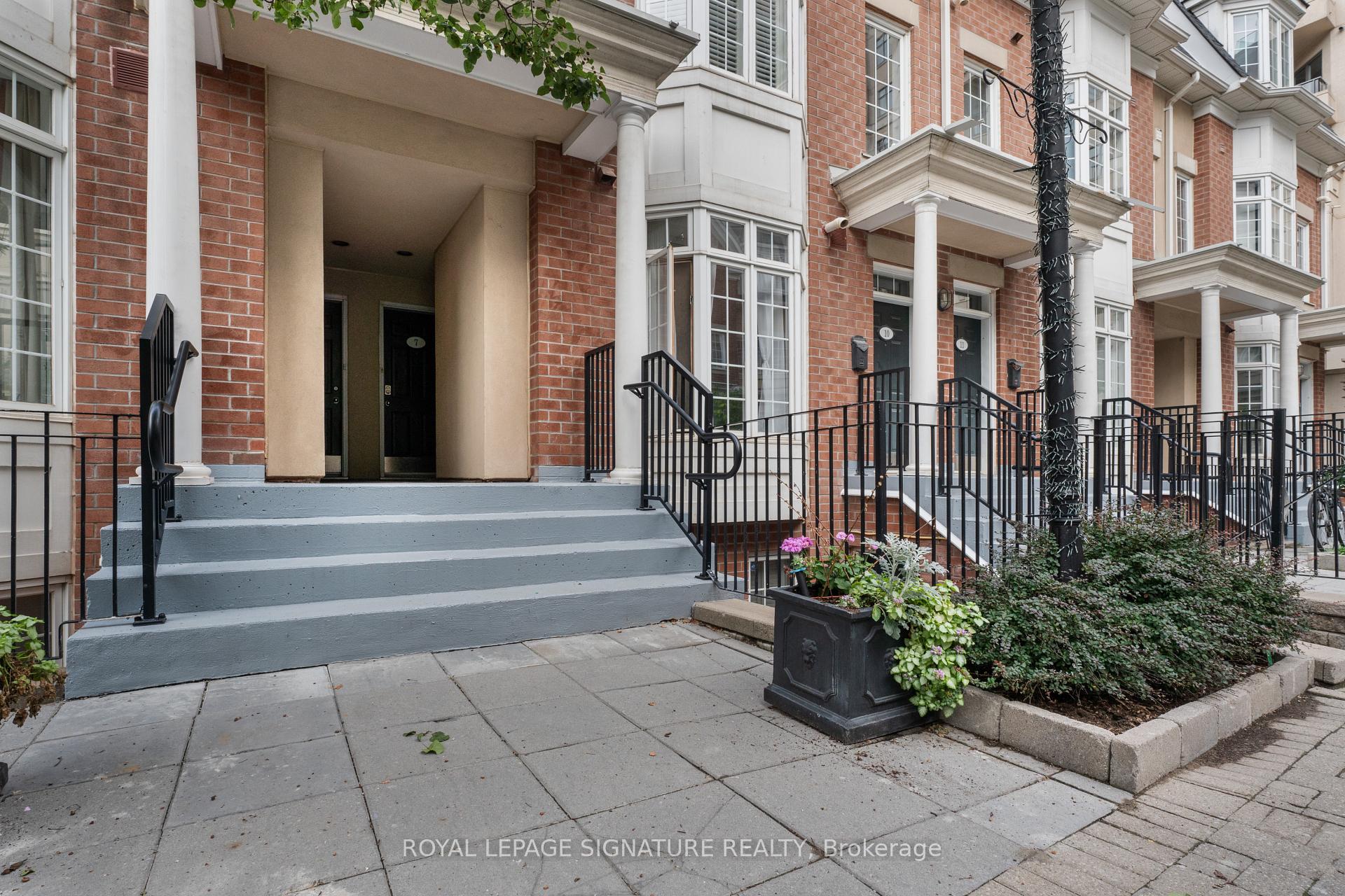Photo 2 of 11 Niagara Street, Toronto, Waterfront Communities — HOMEH