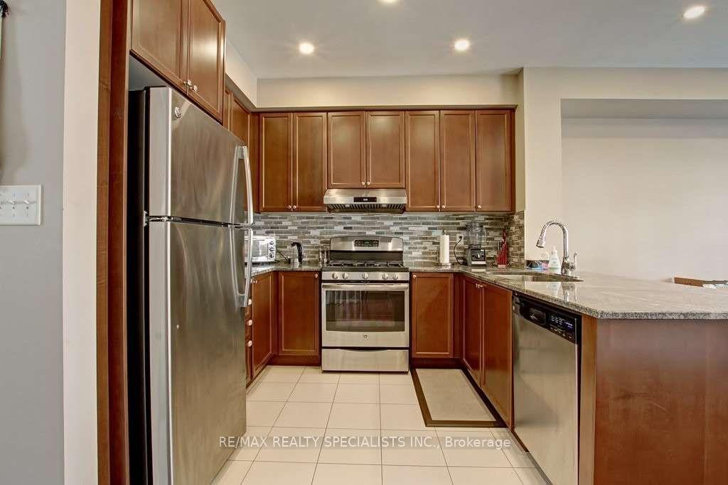 Photo 6 of Unit 4, 1117 Haig Boulevard, Mississauga, Lakeview — HOMEH