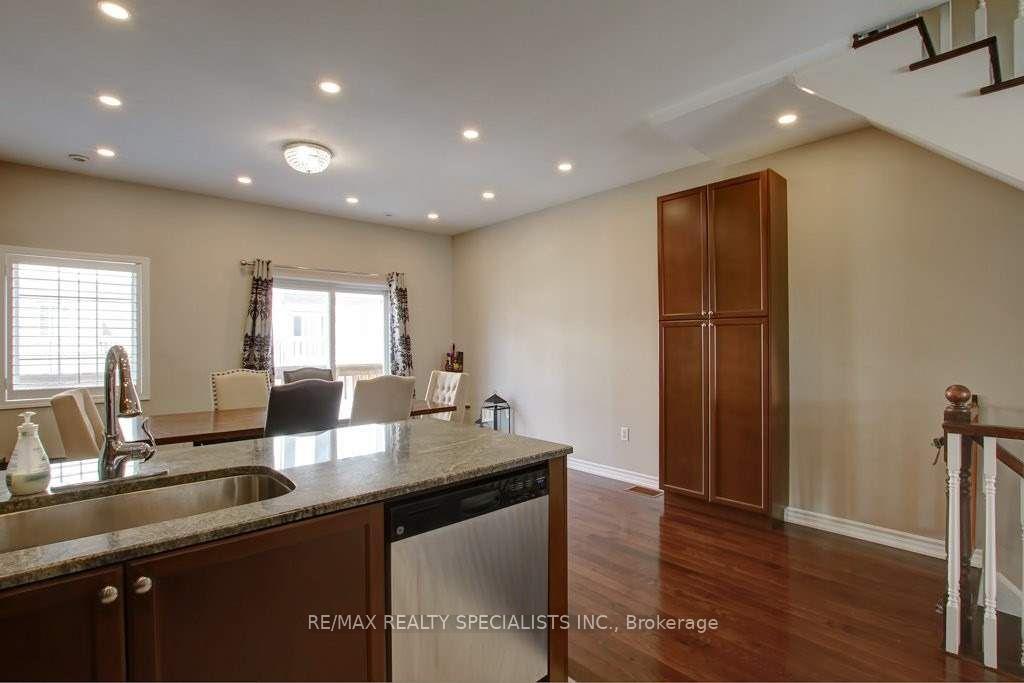 Photo 8 of Unit 4, 1117 Haig Boulevard, Mississauga, Lakeview — HOMEH