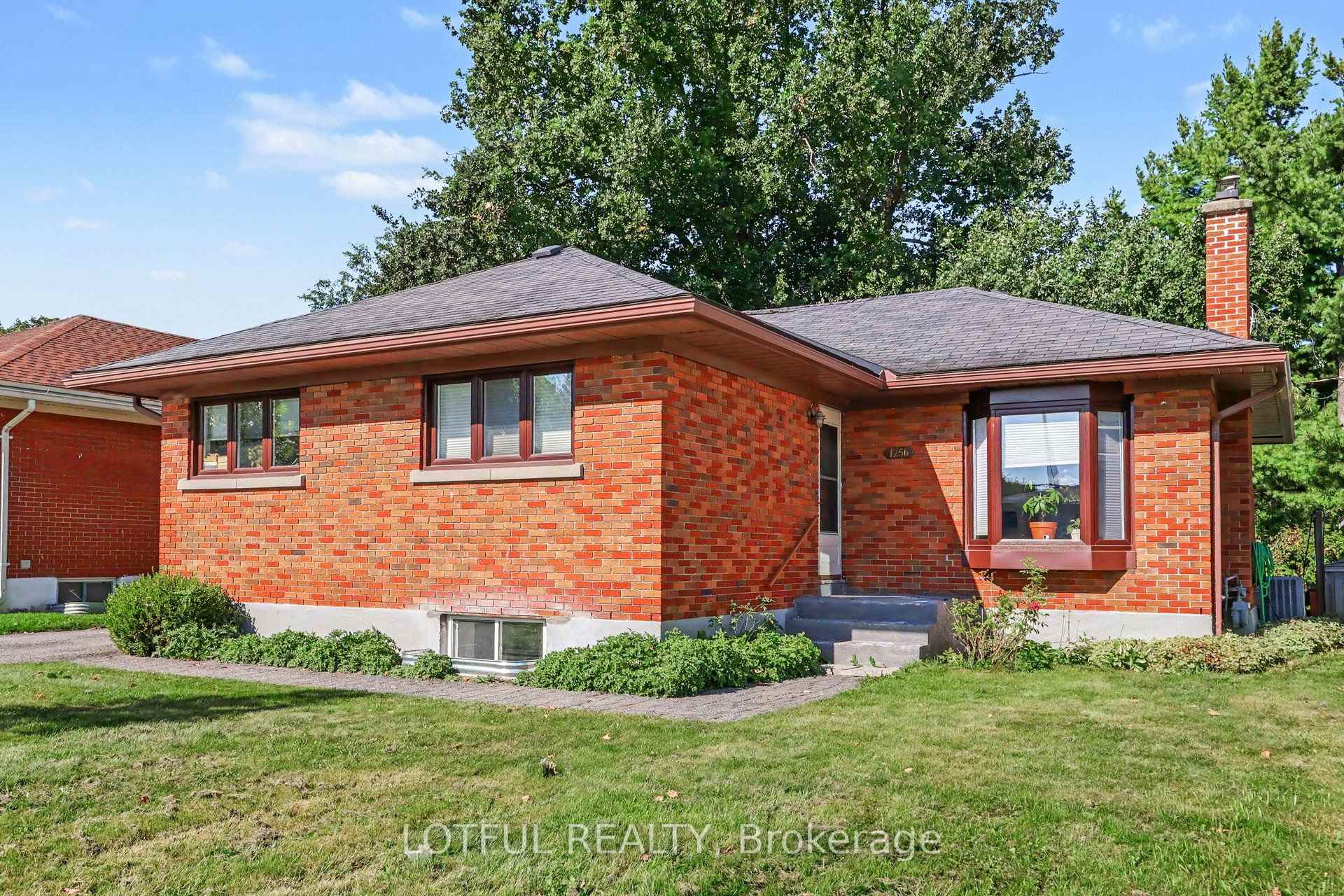 Photo 2 of Unit B, 1256 Field Street, Ottawa, Bel Air Park — HOMEH
