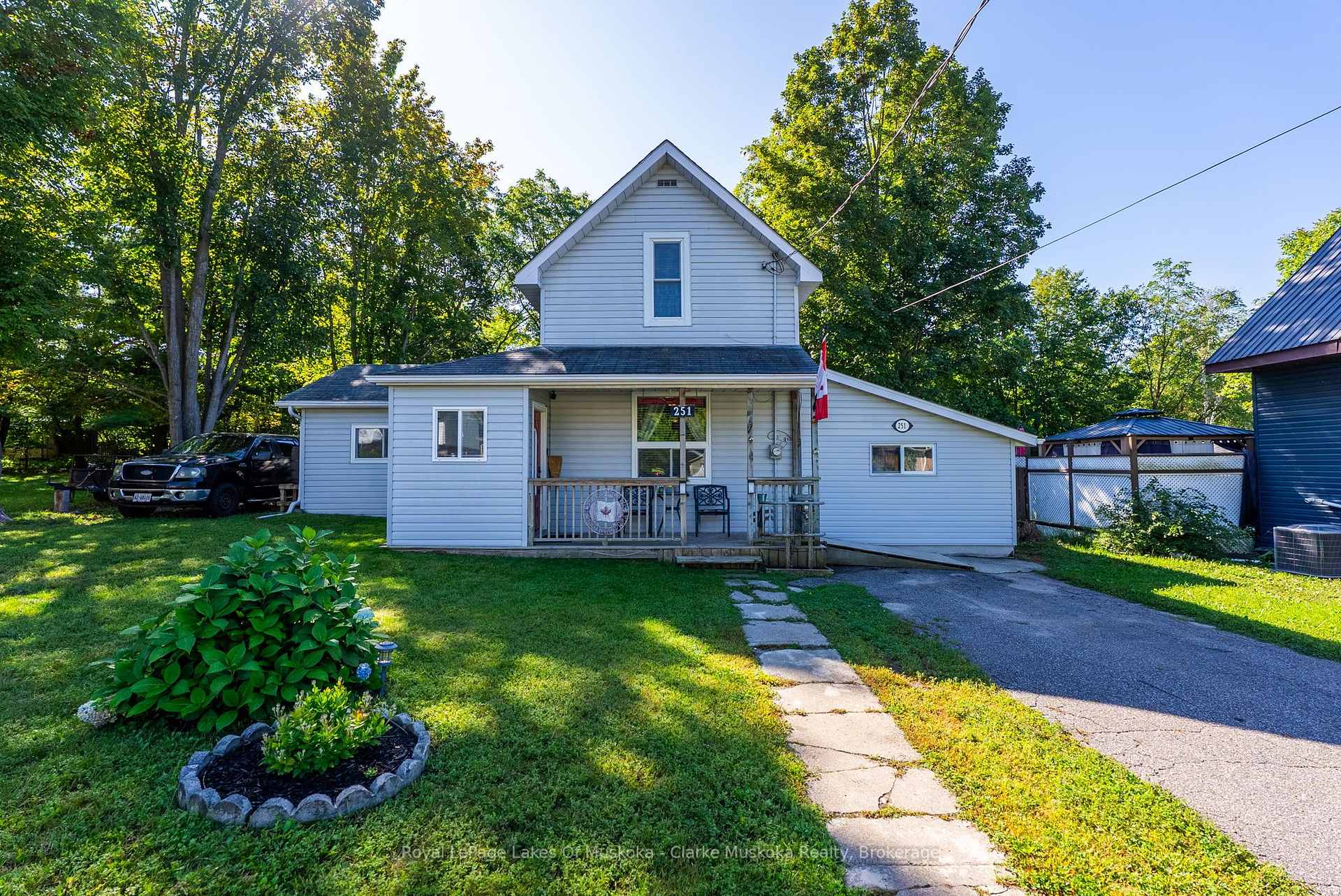 Photo of 251 James Street W