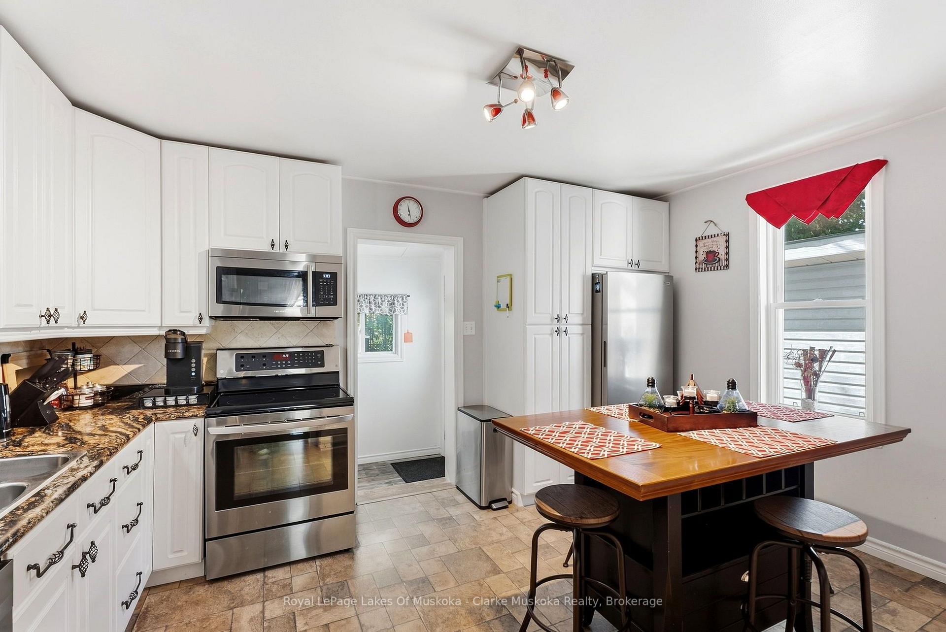 Photo 8 of 251 James Street W, Gravenhurst, Muskoka (S) — HOMEH