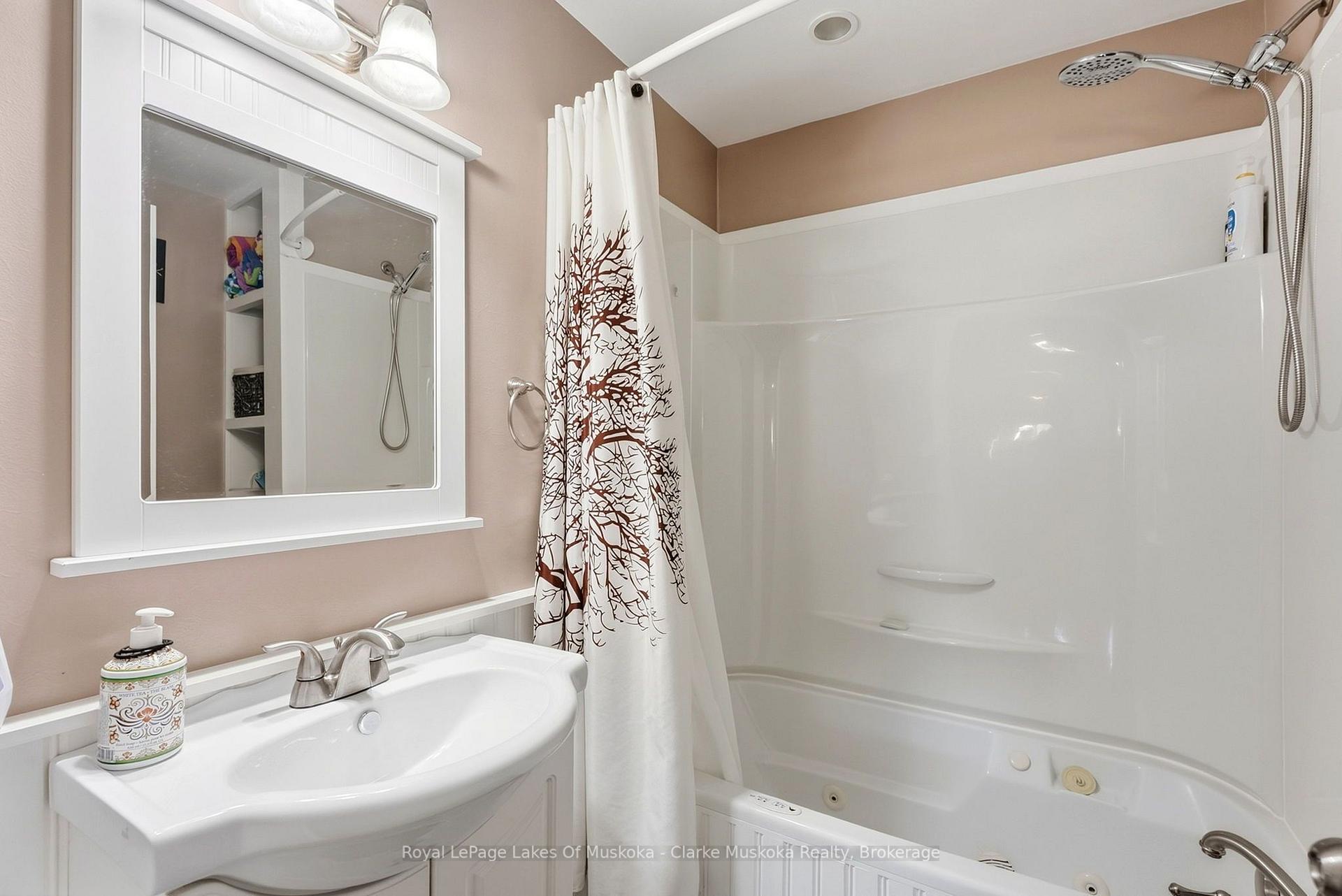 Photo 13 of 251 James Street W, Gravenhurst, Muskoka (S) — HOMEH