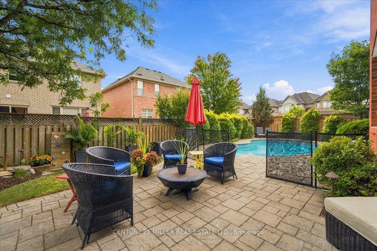 Photo 11 of 2305 Kirkhill Place, Oakville, Bronte Creek — HOMEH