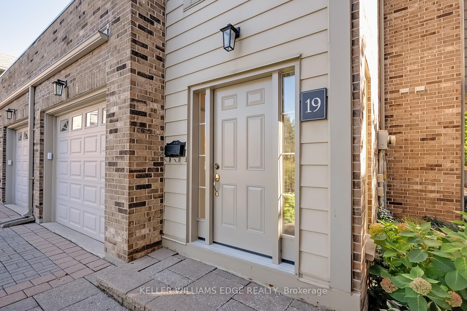 Photo 4 of Unit 19, 3230 New Street, Burlington, Roseland — HOMEH
