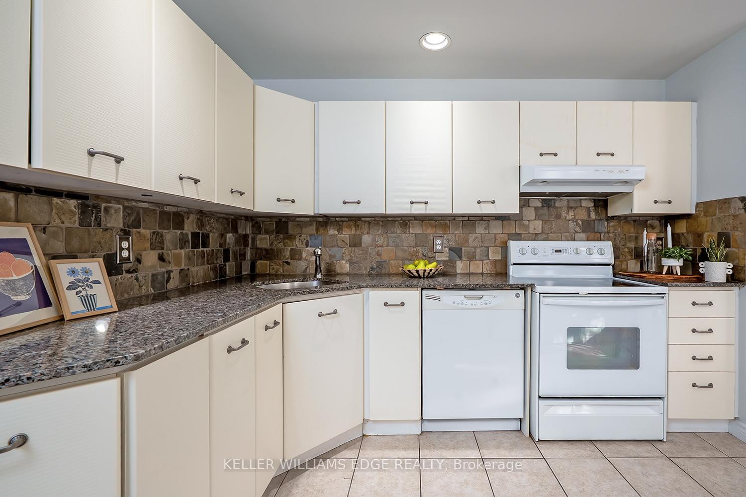 Photo 19 of Unit 19, 3230 New Street, Burlington, Roseland — HOMEH