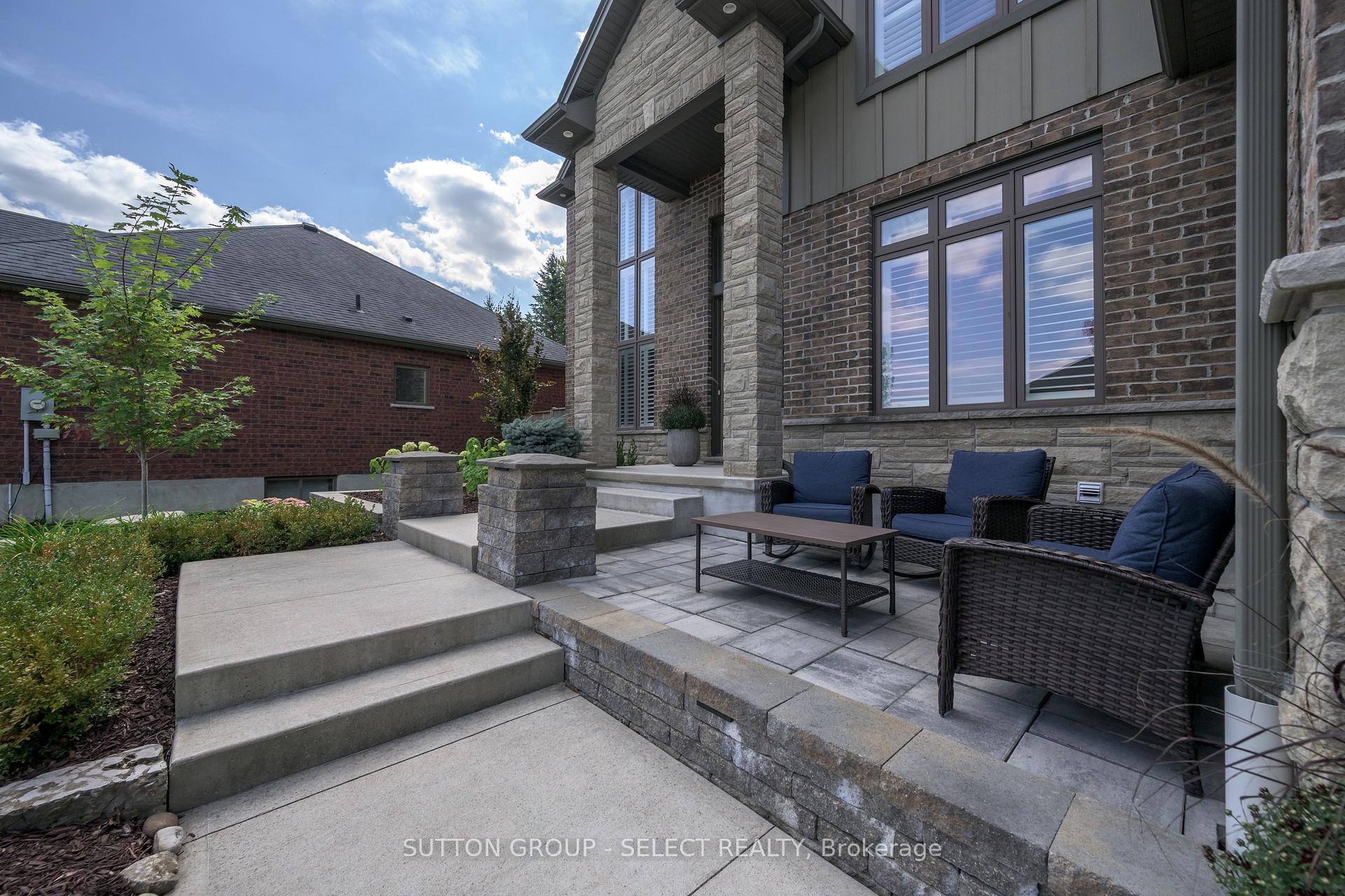 Photo 3 of 216 Martin Drive, Middlesex Centre, Ilderton — HOMEH