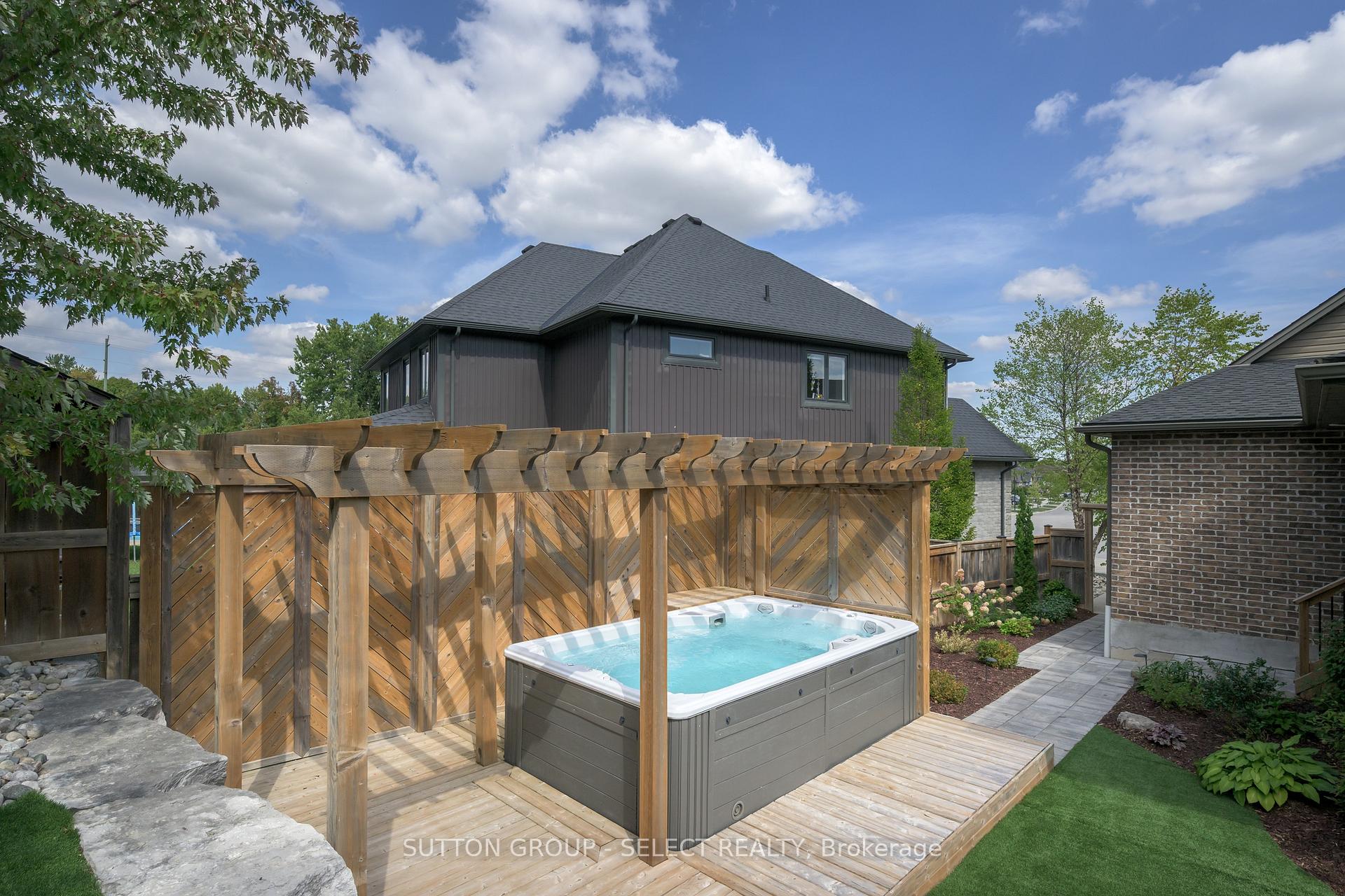 Photo 9 of 216 Martin Drive, Middlesex Centre, Ilderton — HOMEH