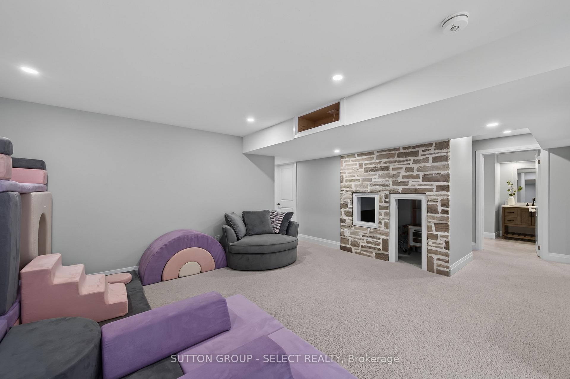Photo 35 of 216 Martin Drive, Middlesex Centre, Ilderton — HOMEH