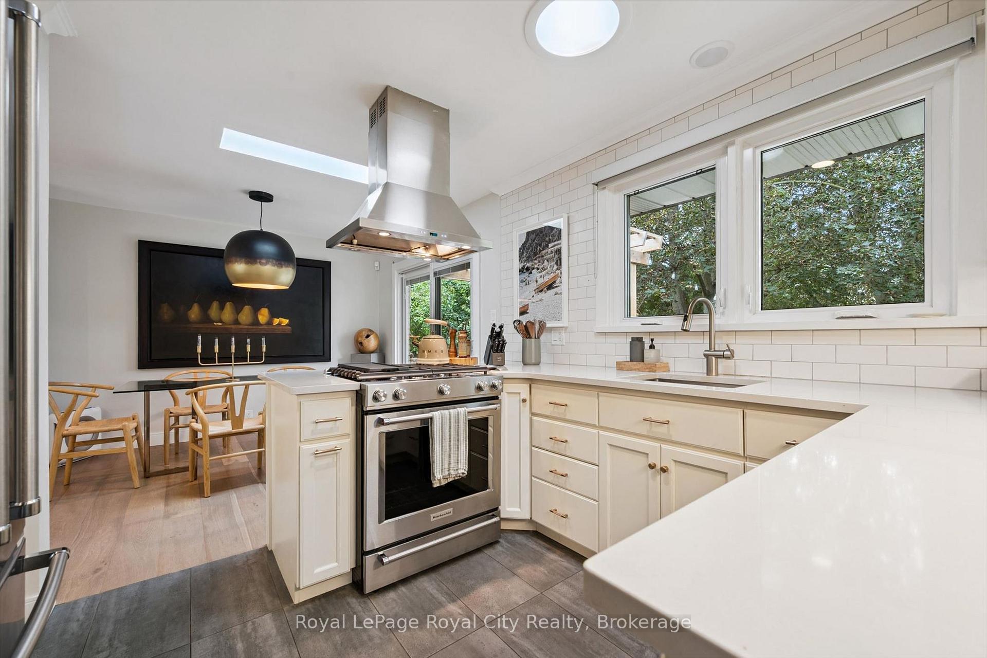 Photo 8 of 12 Westmount Road, Guelph, Exhibition Park — HOMEH