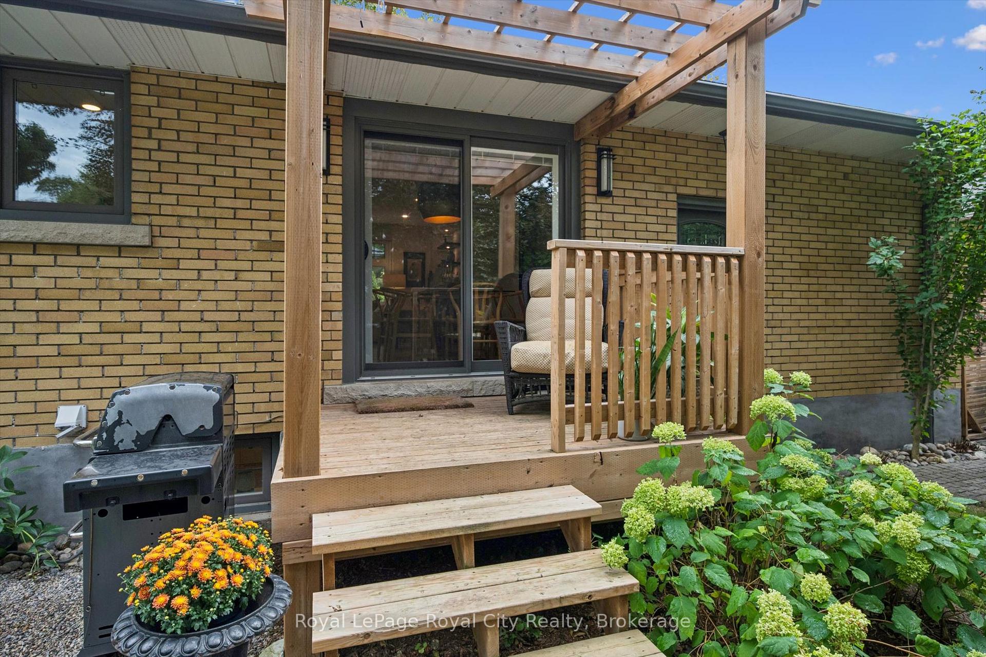 Photo 20 of 12 Westmount Road, Guelph, Exhibition Park — HOMEH