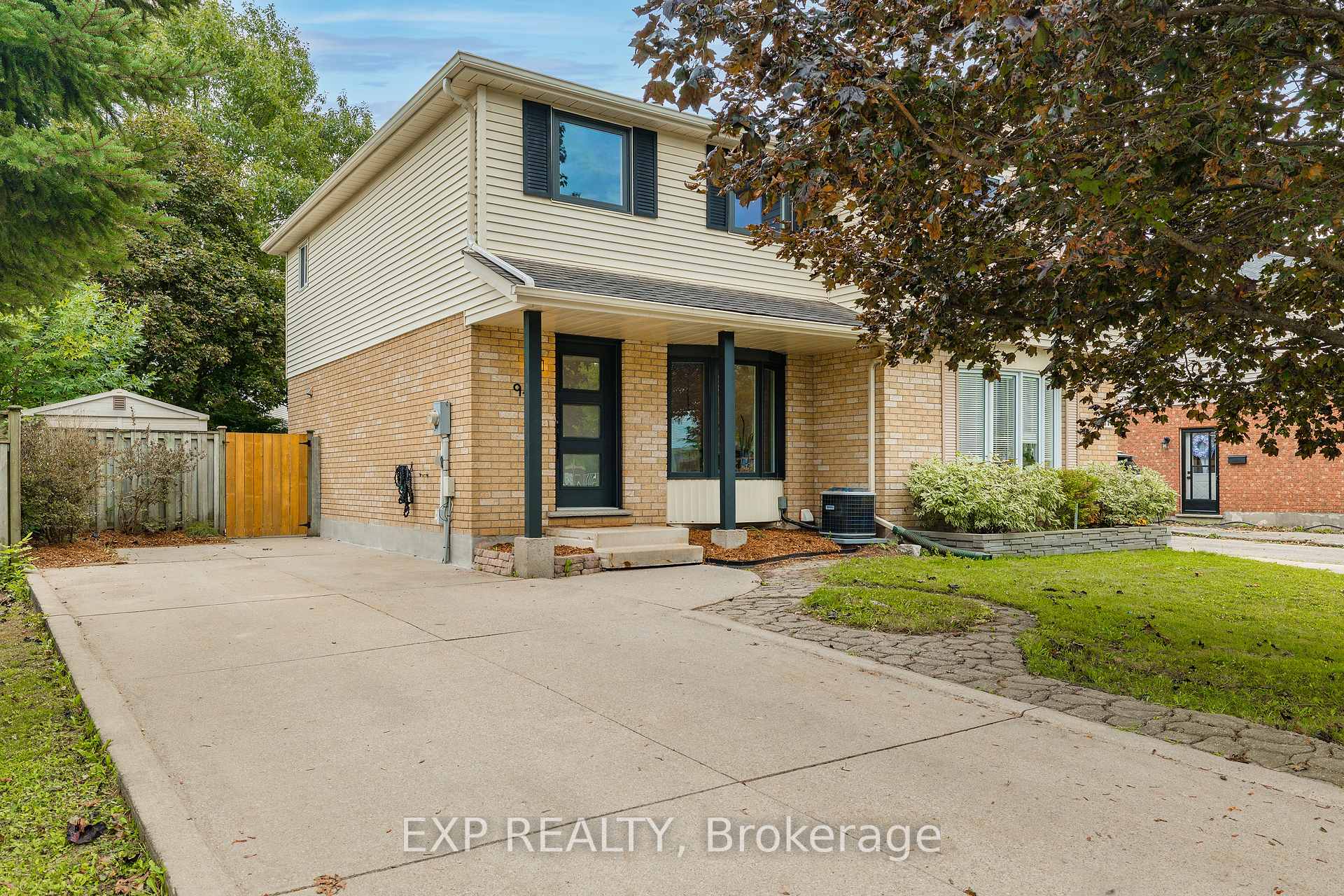 Photo 1 of 949 Elgin Street N, Cambridge, Greenway-Chaplin — HOMEH
