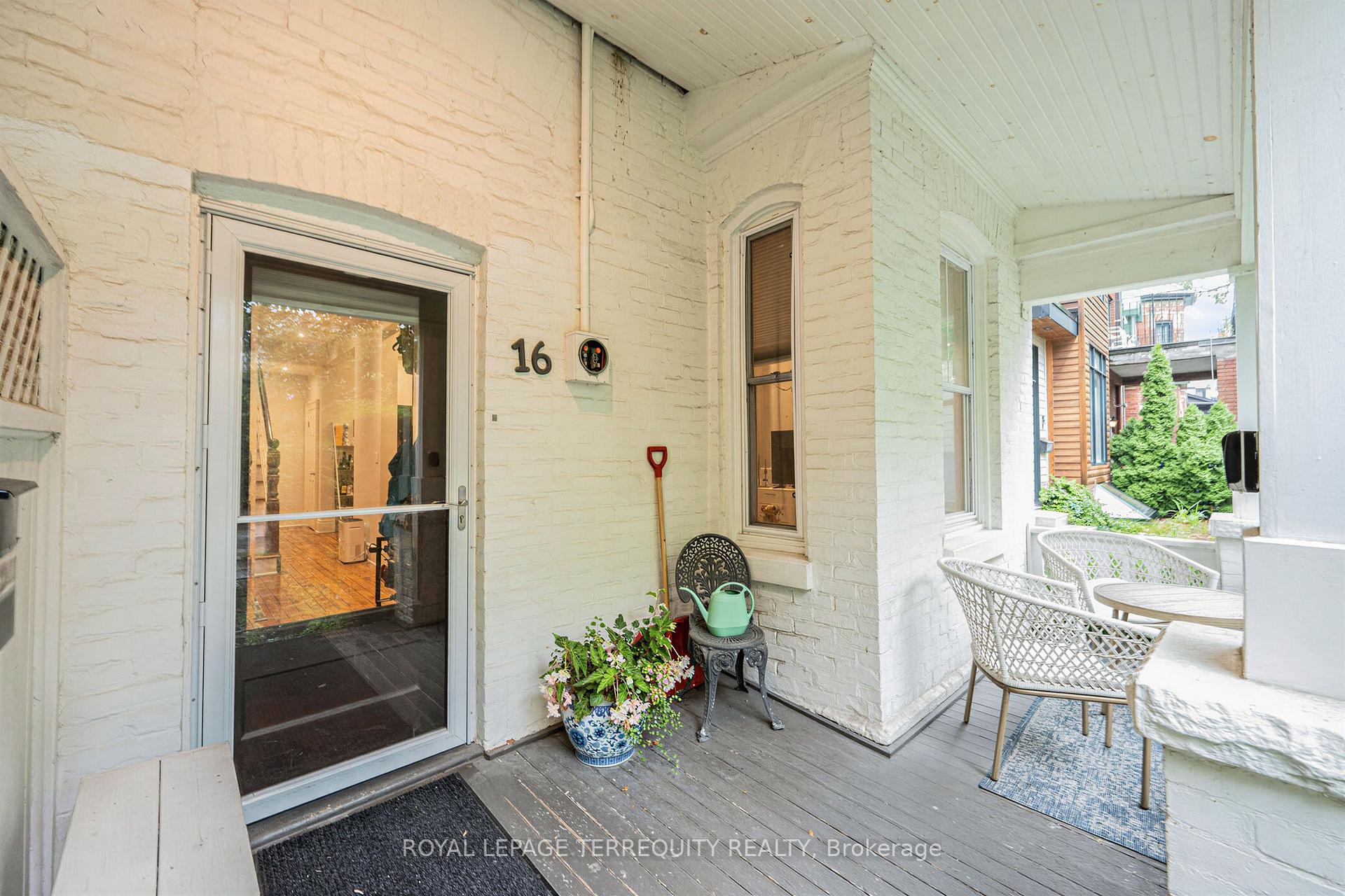 Photo 3 of 16 Fennings Street, Toronto, Trinity-Bellwoods — HOMEH