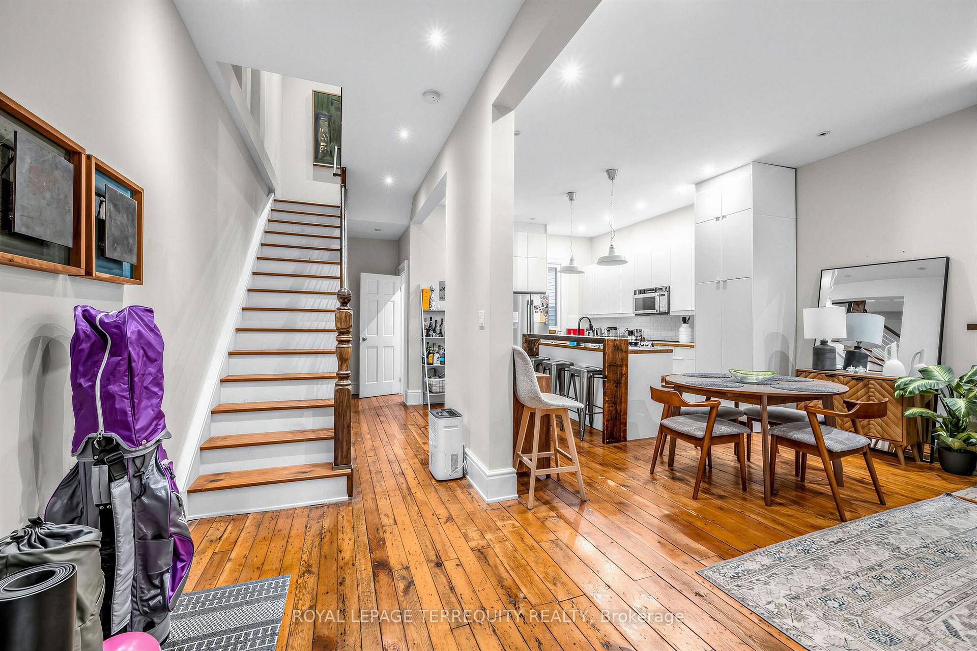 Photo 4 of 16 Fennings Street, Toronto, Trinity-Bellwoods — HOMEH