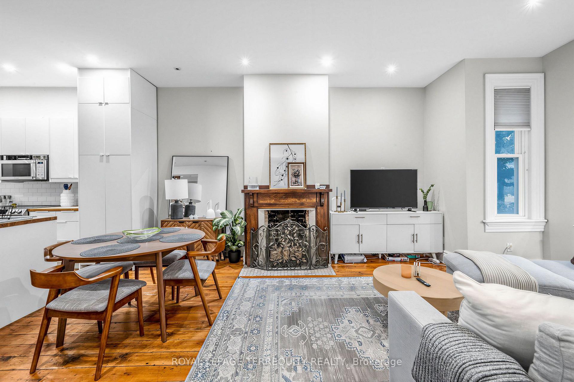 Photo 5 of 16 Fennings Street, Toronto, Trinity-Bellwoods — HOMEH