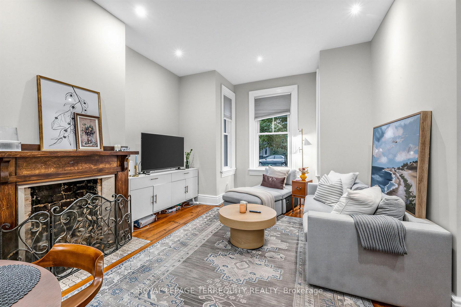 Photo 7 of 16 Fennings Street, Toronto, Trinity-Bellwoods — HOMEH
