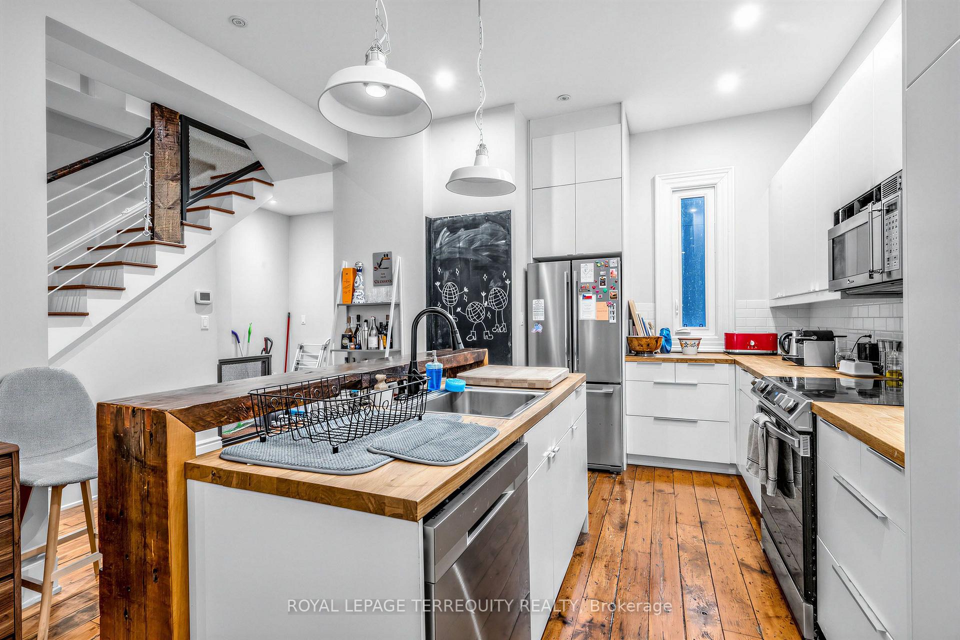 Photo 9 of 16 Fennings Street, Toronto, Trinity-Bellwoods — HOMEH
