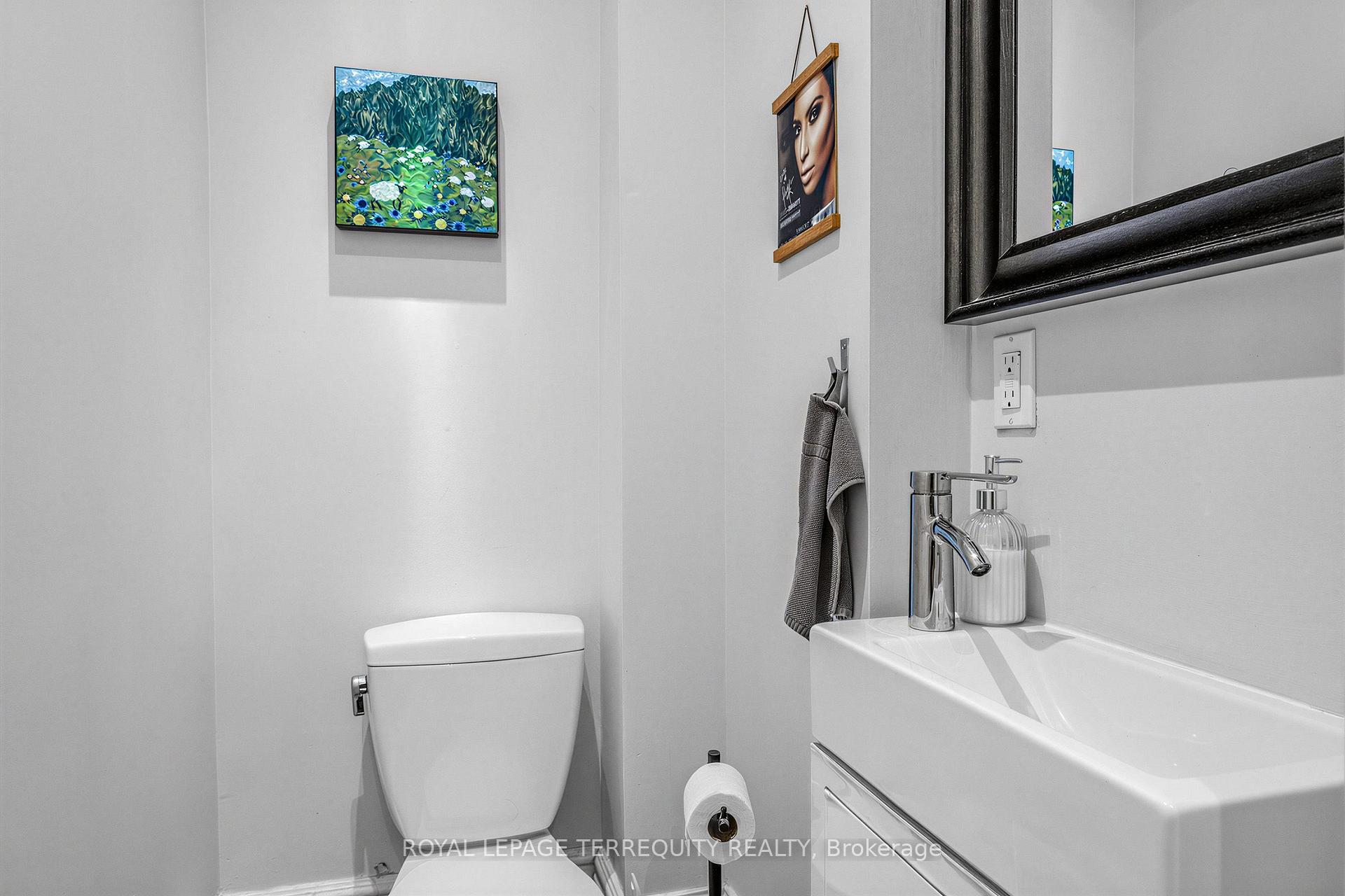 Photo 12 of 16 Fennings Street, Toronto, Trinity-Bellwoods — HOMEH
