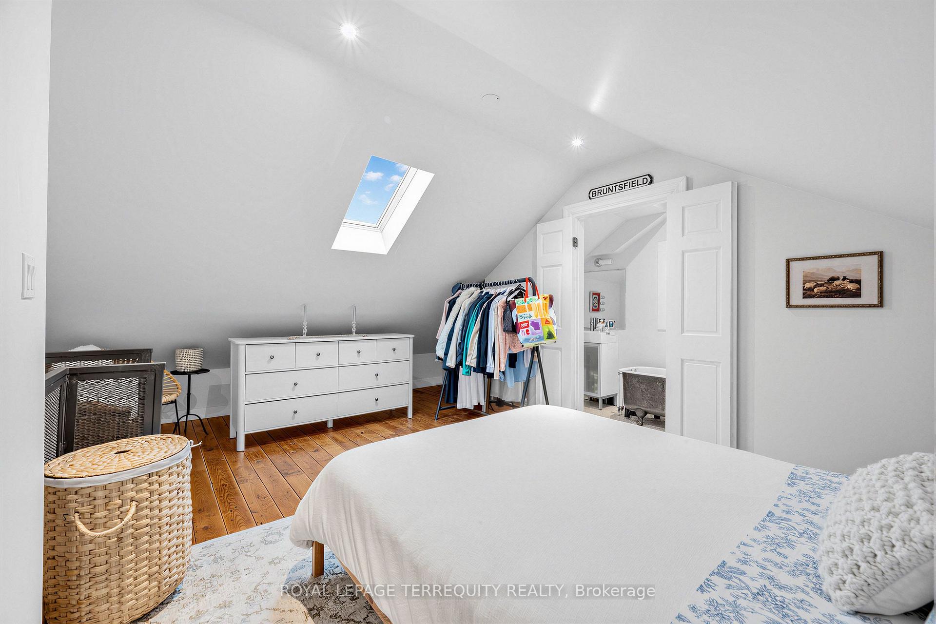 Photo 18 of 16 Fennings Street, Toronto, Trinity-Bellwoods — HOMEH