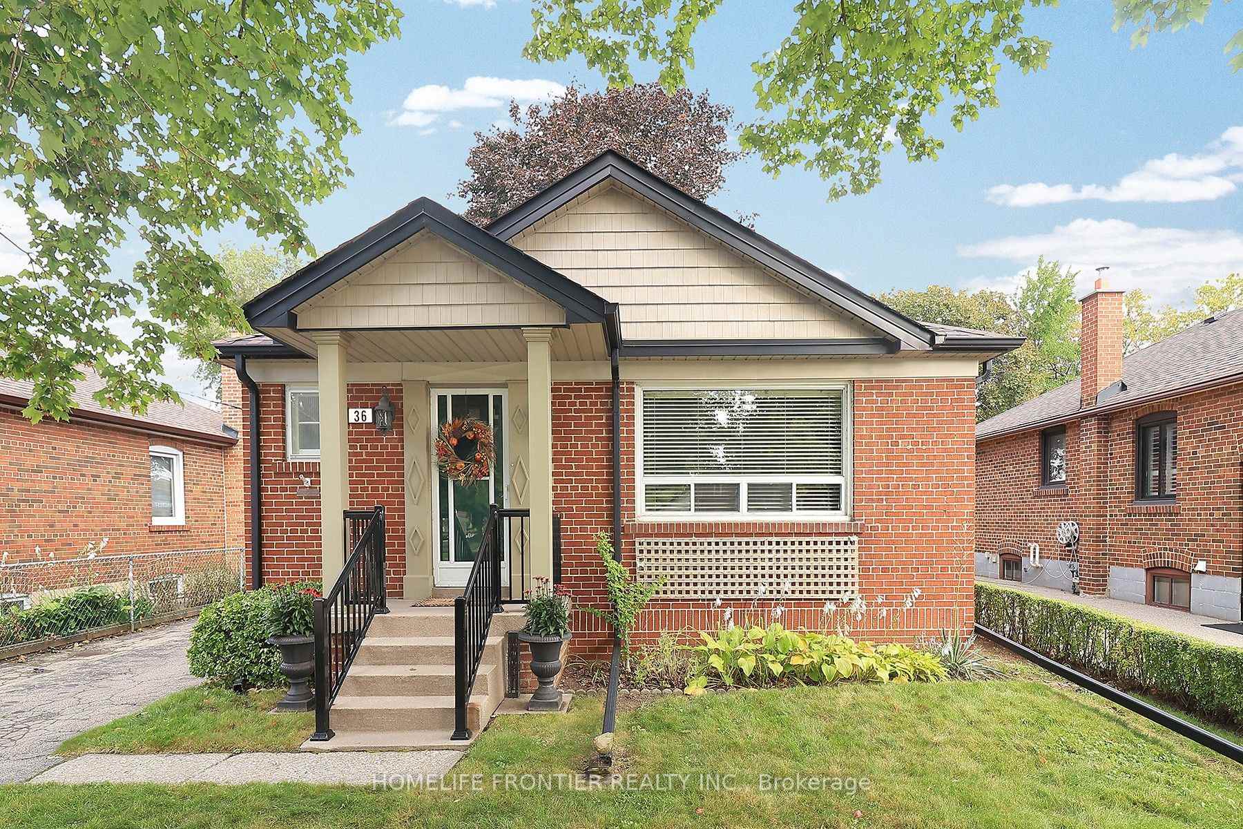 Photo 2 of 36 Silvercrest Avenue, Etobicoke, Alderwood — HOMEH