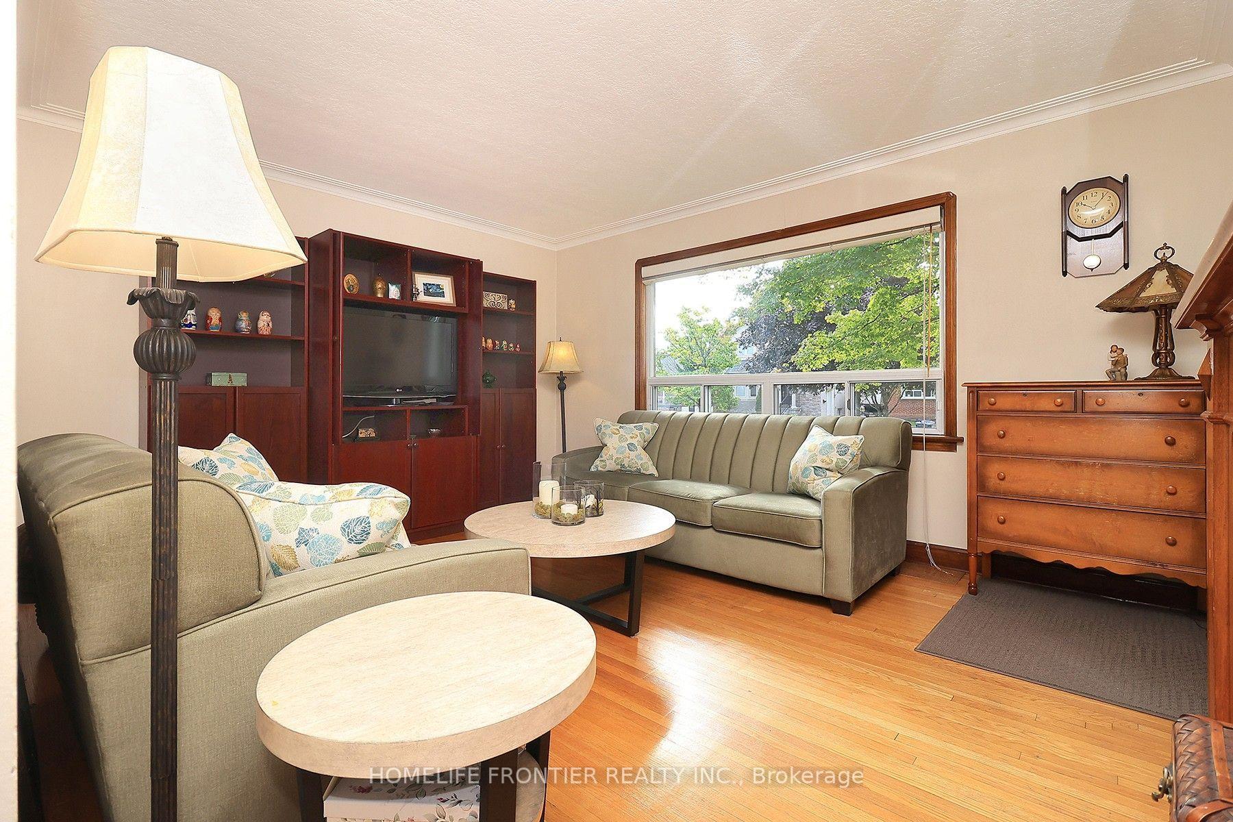 Photo 4 of 36 Silvercrest Avenue, Etobicoke, Alderwood — HOMEH