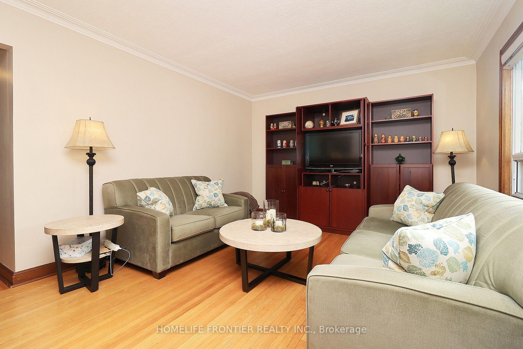 Photo 5 of 36 Silvercrest Avenue, Etobicoke, Alderwood — HOMEH