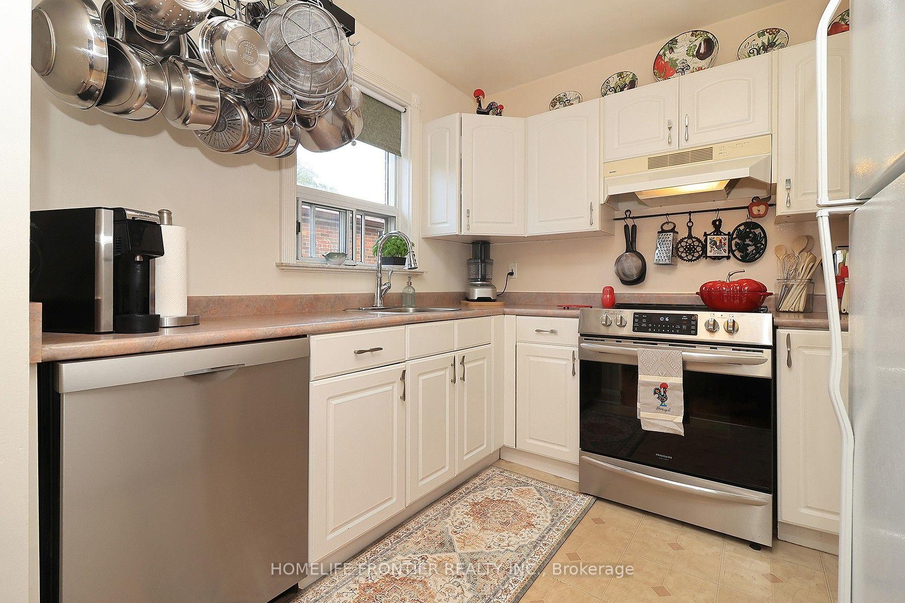 Photo 6 of 36 Silvercrest Avenue, Etobicoke, Alderwood — HOMEH