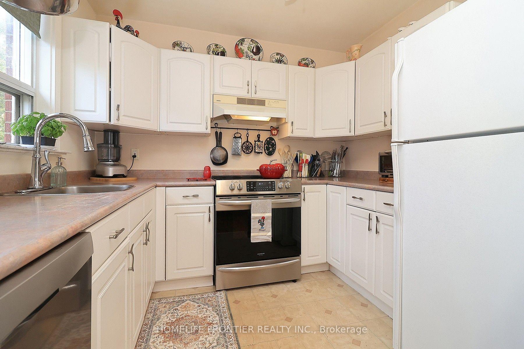 Photo 7 of 36 Silvercrest Avenue, Etobicoke, Alderwood — HOMEH
