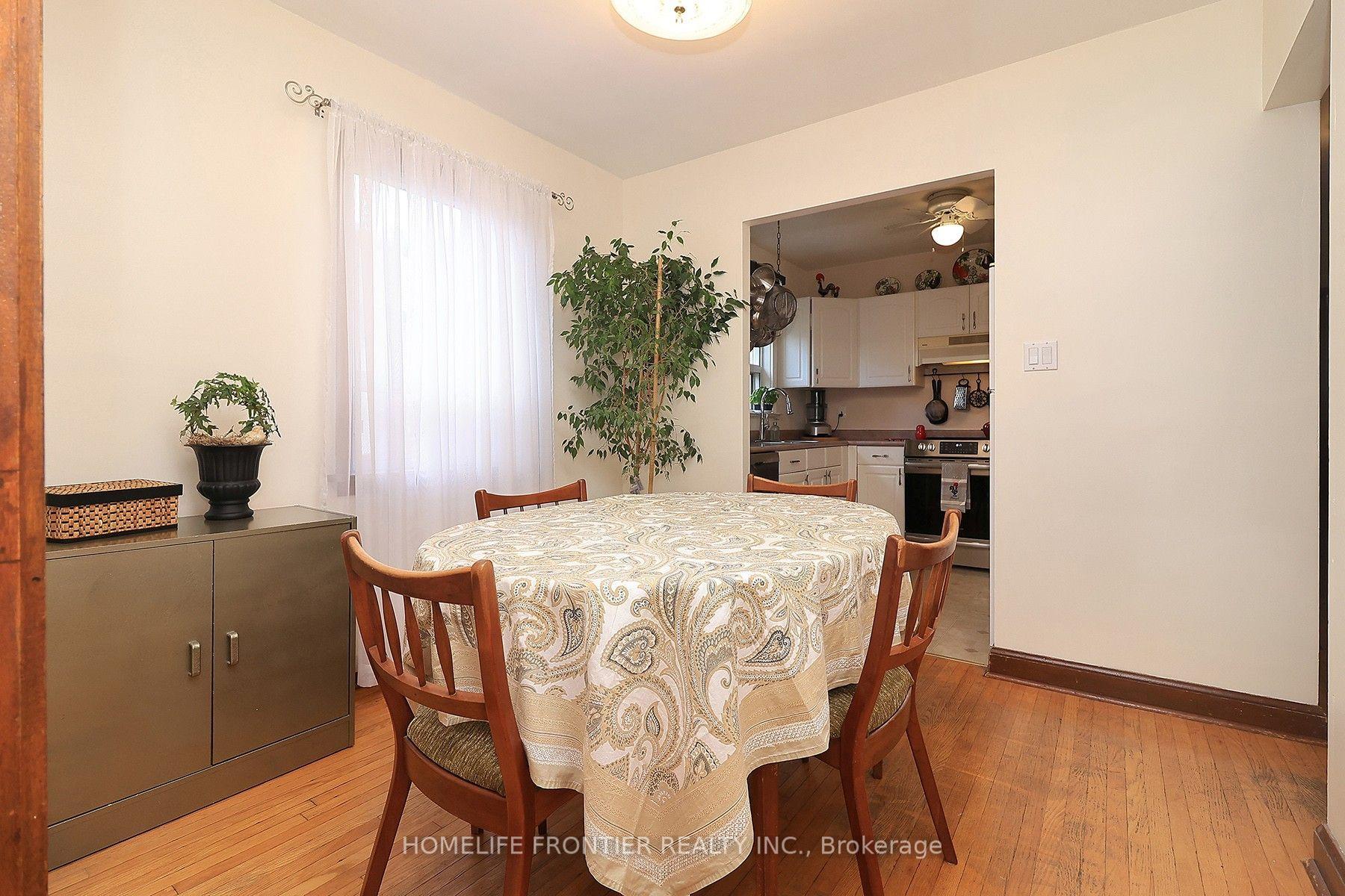 Photo 8 of 36 Silvercrest Avenue, Etobicoke, Alderwood — HOMEH