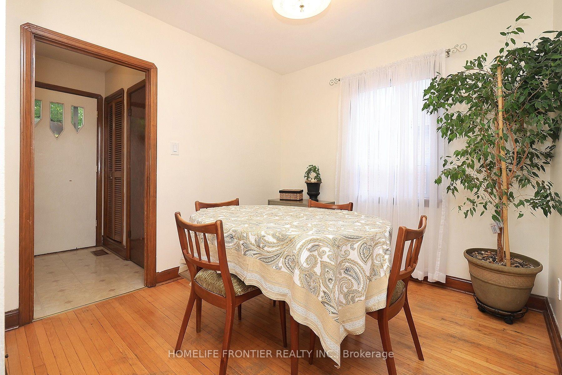 Photo 9 of 36 Silvercrest Avenue, Etobicoke, Alderwood — HOMEH