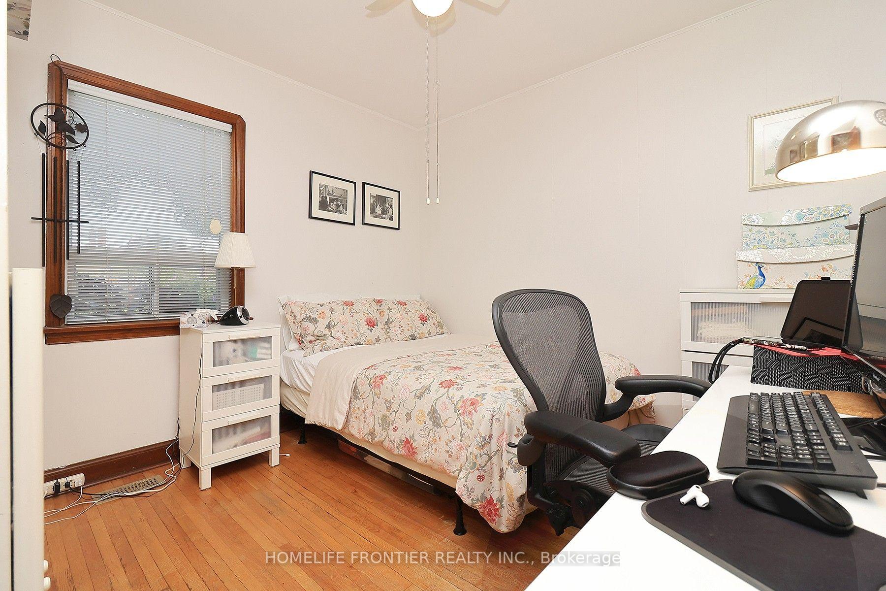 Photo 11 of 36 Silvercrest Avenue, Etobicoke, Alderwood — HOMEH