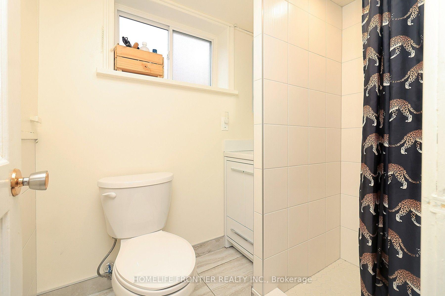 Photo 20 of 36 Silvercrest Avenue, Etobicoke, Alderwood — HOMEH