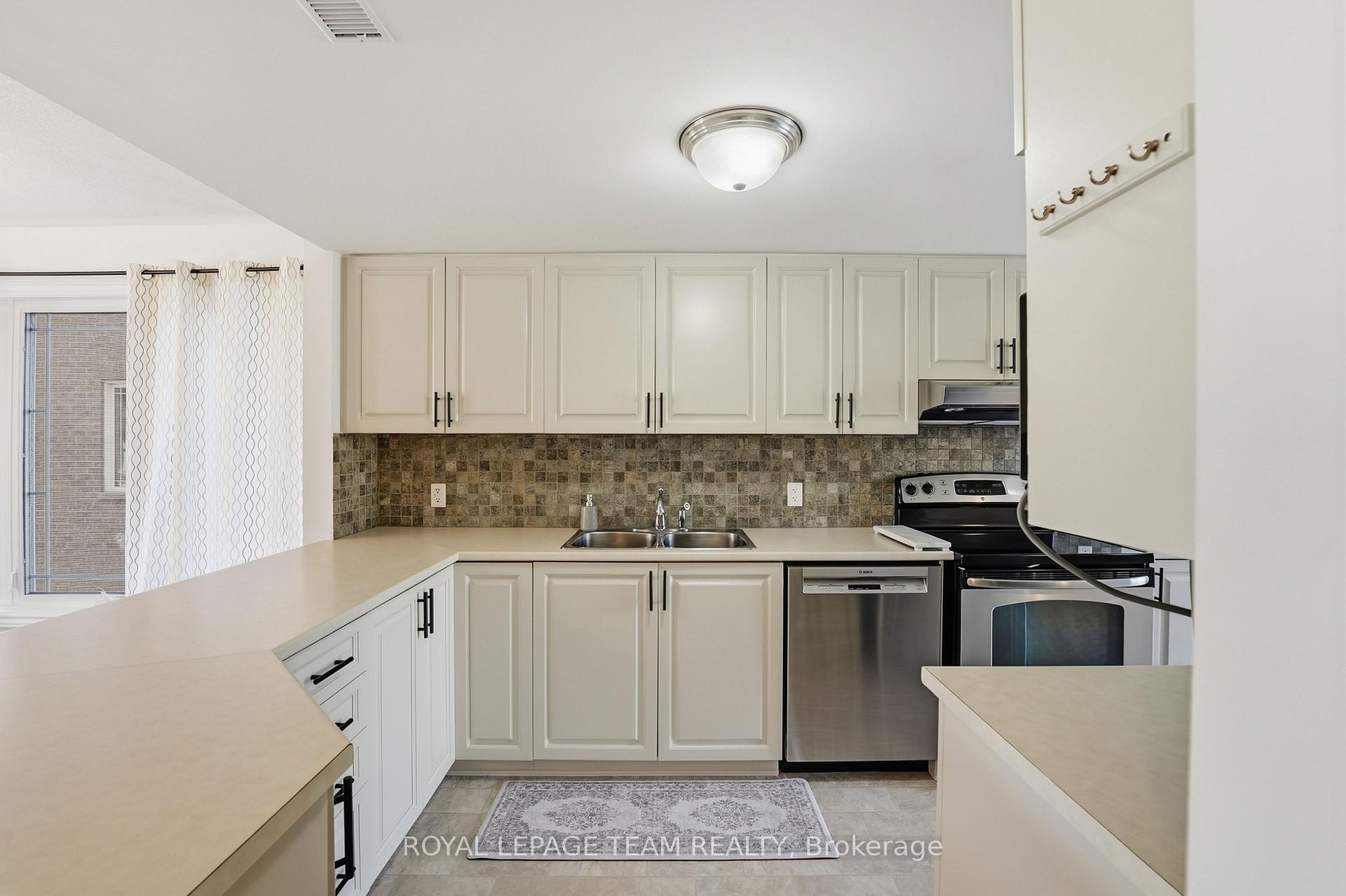 Photo 5 of 128 Paseo Private, Ottawa, Centrepointe — HOMEH