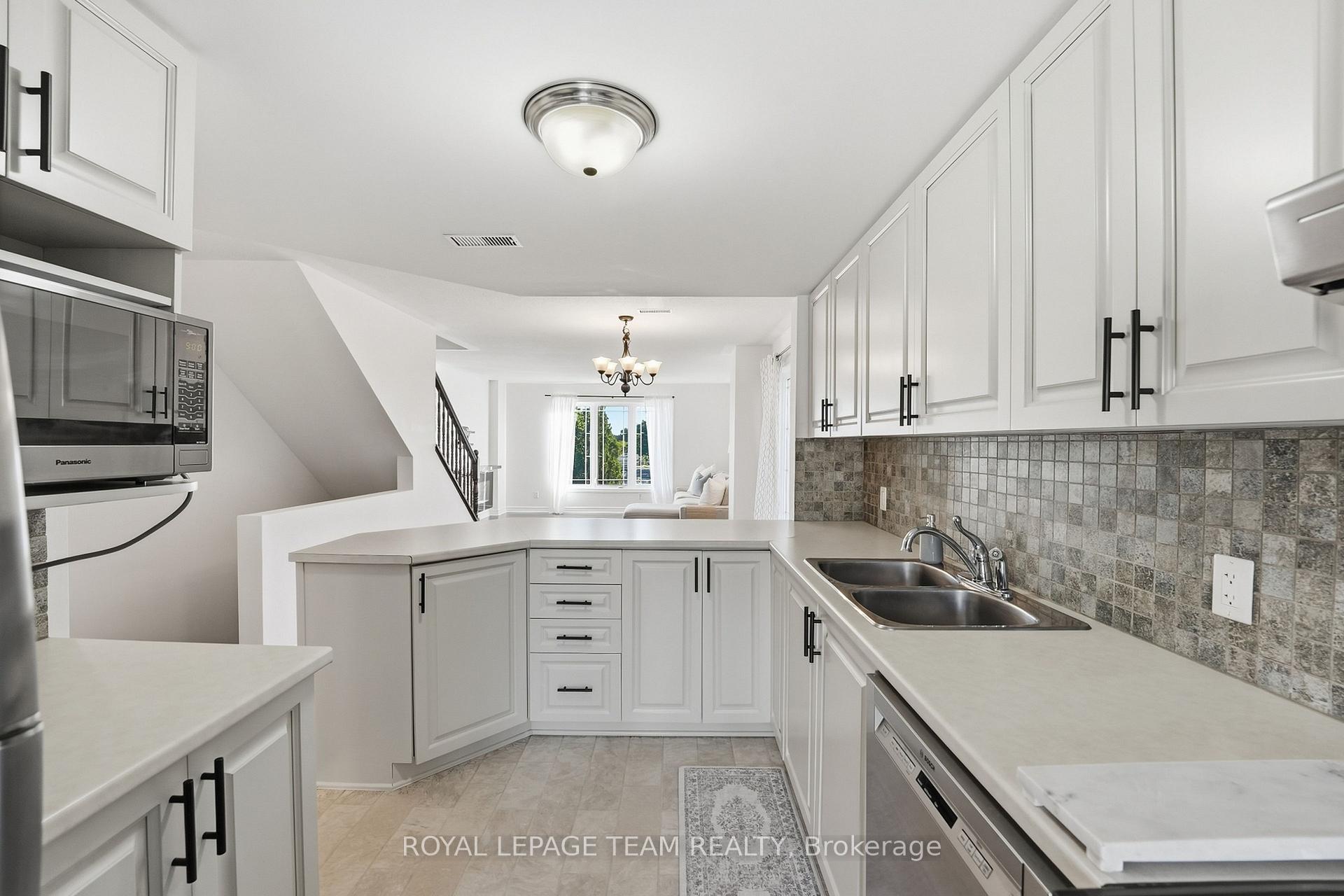 Photo 6 of 128 Paseo Private, Ottawa, Centrepointe — HOMEH