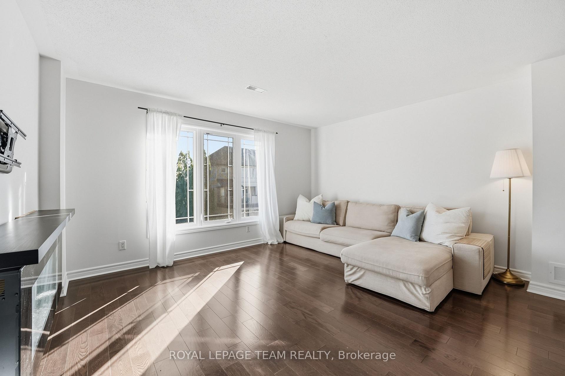 Photo 15 of 128 Paseo Private, Ottawa, Centrepointe — HOMEH
