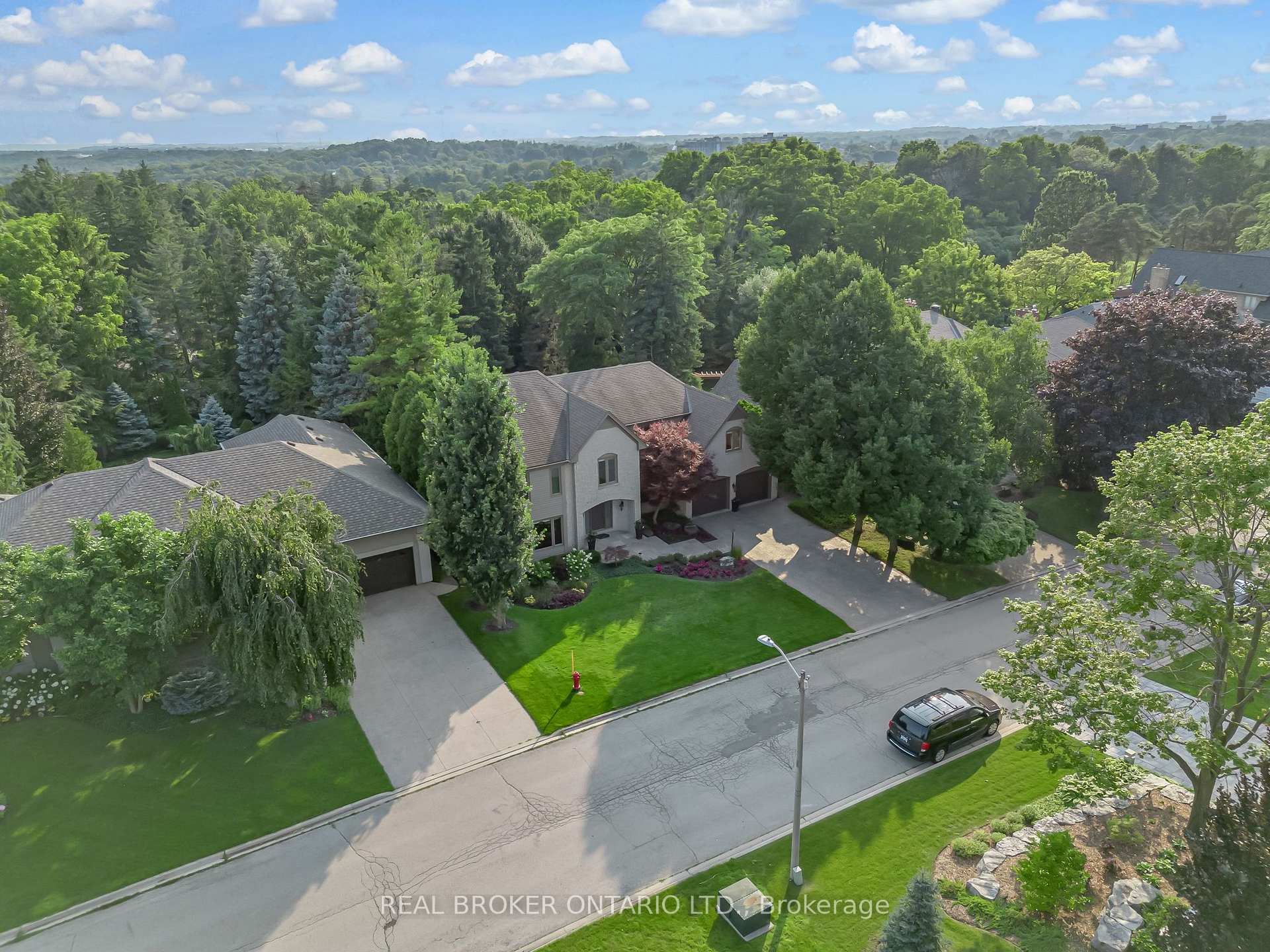 Photo 4 of 9 Flanders Drive, Hamilton, Waterdown — HOMEH