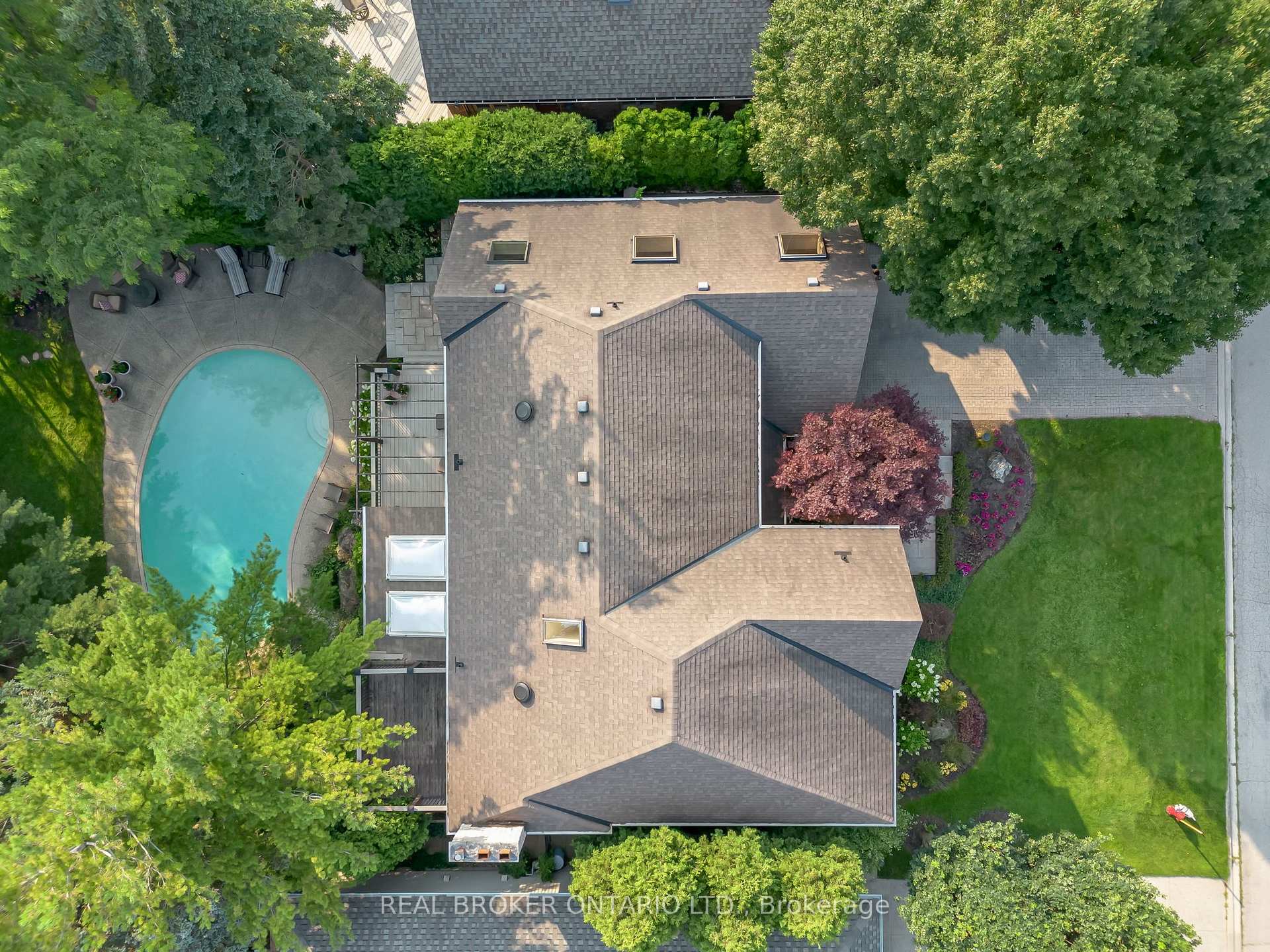 Photo 5 of 9 Flanders Drive, Hamilton, Waterdown — HOMEH