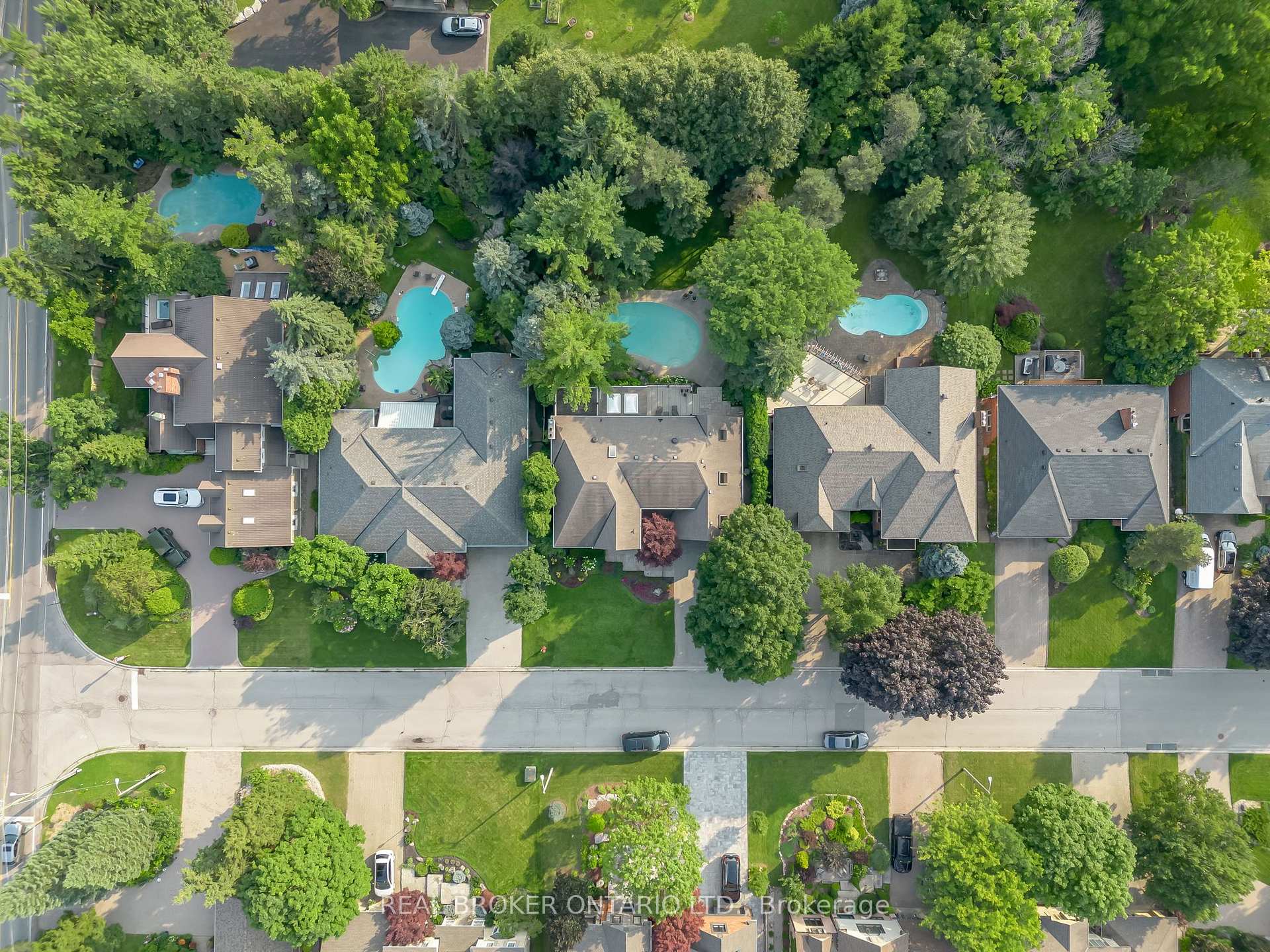 Photo 6 of 9 Flanders Drive, Hamilton, Waterdown — HOMEH