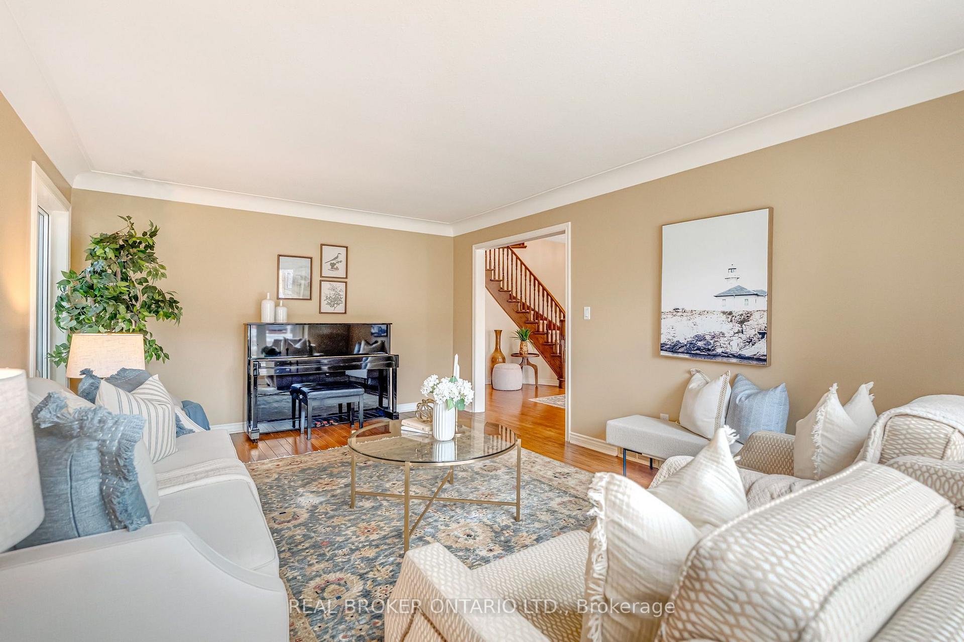 Photo 10 of 9 Flanders Drive, Hamilton, Waterdown — HOMEH